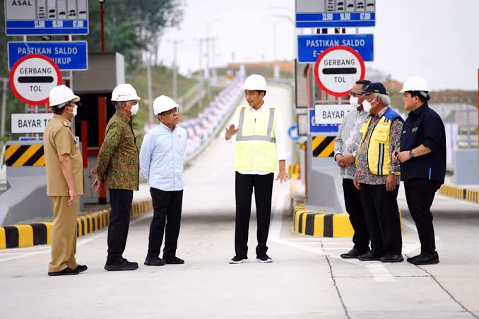 Presiden Joko Widodo meresmikan Jalan Tol Pekanbaru-Padang untuk Ruas Tol Pekanbaru-Bangkinang 