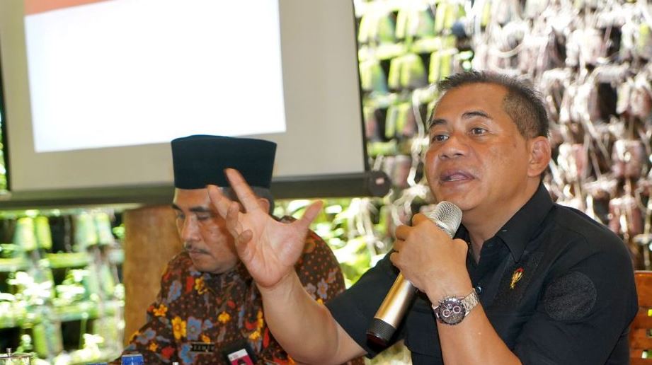 Direktur Deradikalisasi BNPT Brigjen Pol Akhmad Nurwahid berdialog dengan mitra deradikalisasi di Kota Probolinggo, Kamis (23/2).