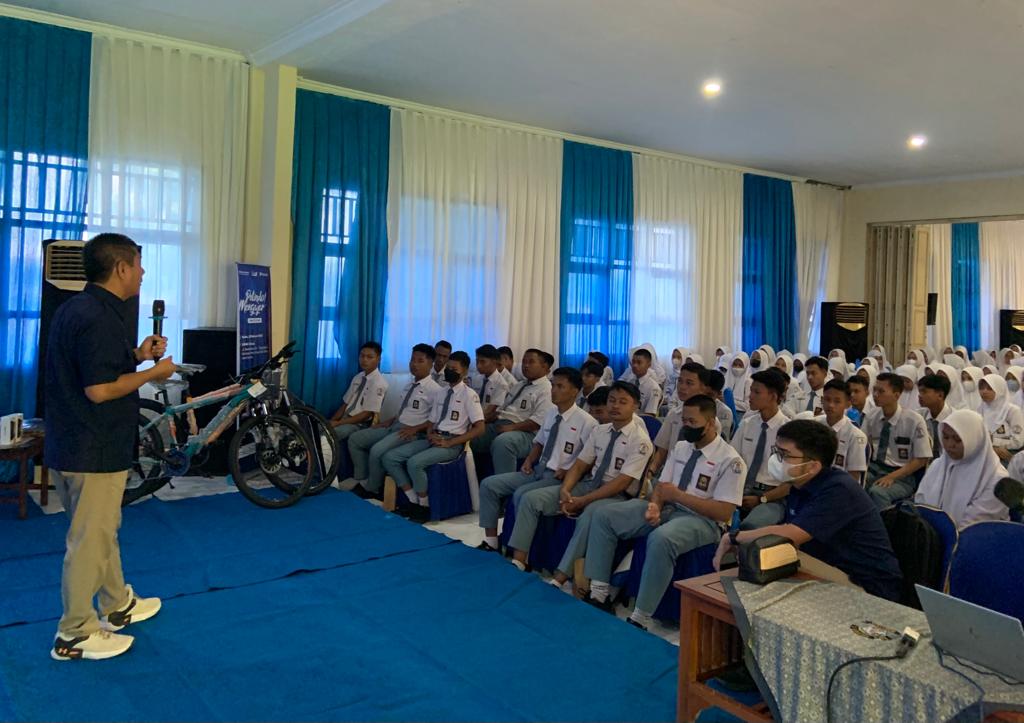 Pelindo Kenalkan Industri Kepelabuhanan dan Logistik kepada Siswa SMA