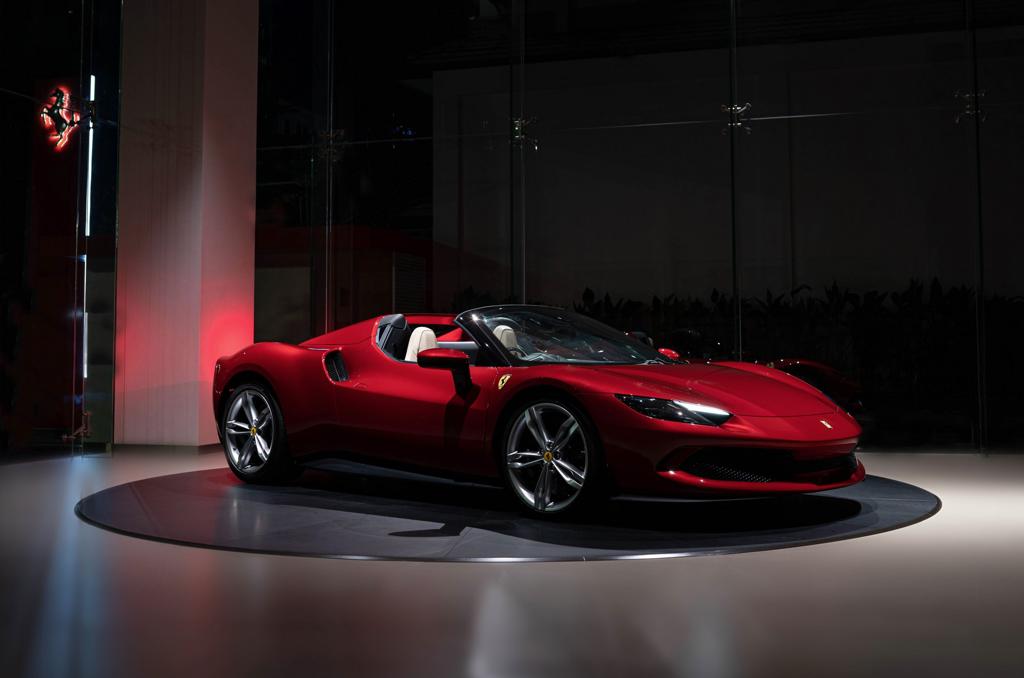 Kendaraan 296 GTS dari Ferrari diluncurkan di Jakarta, pada Jumat (10/2) dalam sebuah acara private preview yang eksklusif.