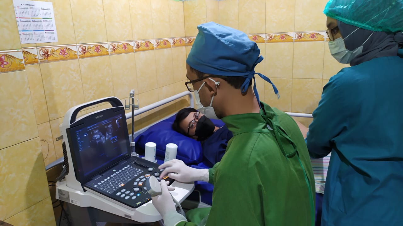 Penggunaan USG dari Kemenkes di Puskesmas Tegalrejo, Yogyakarta.