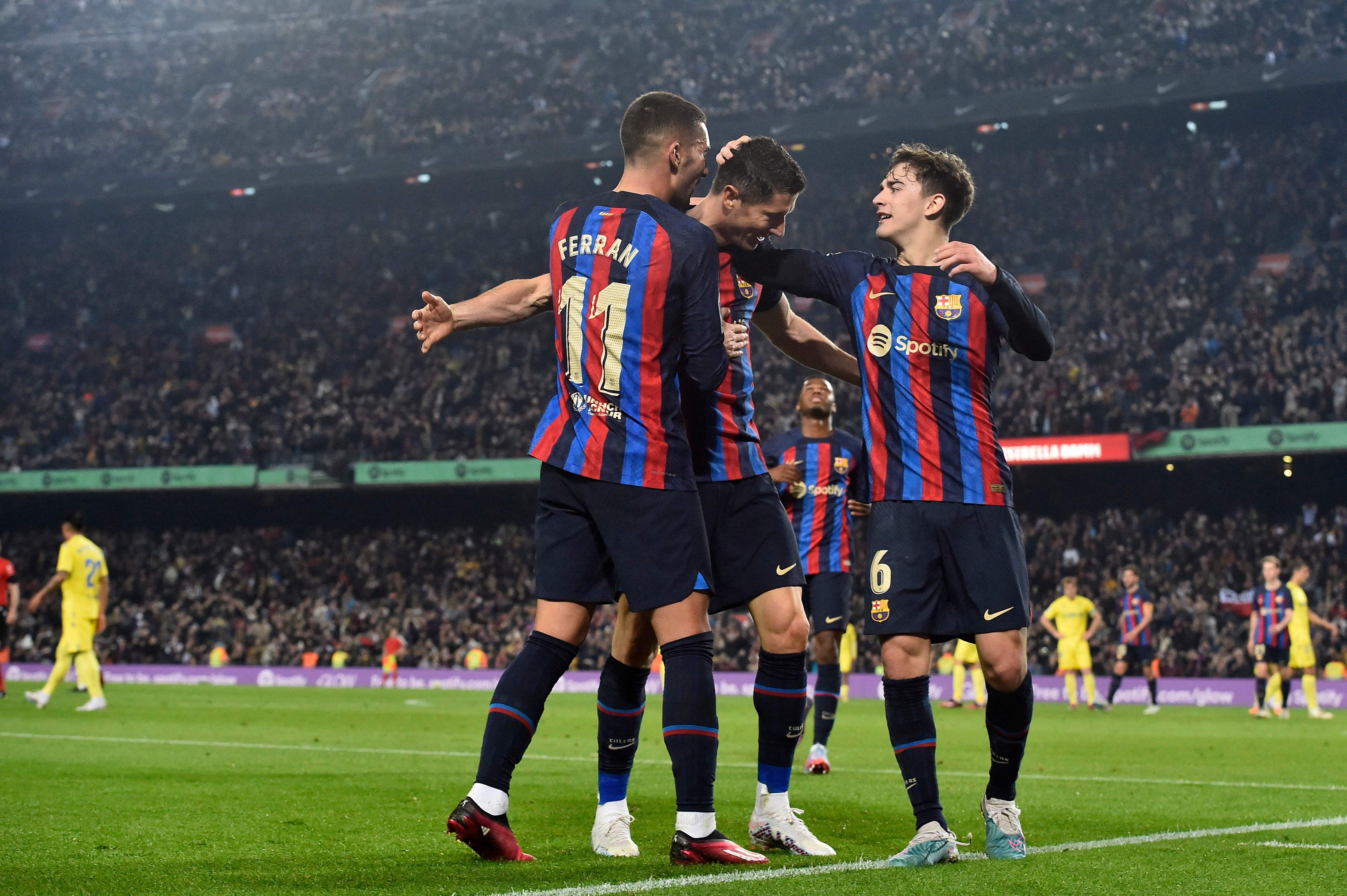 Para pemain Barcelona melakukan selebrasi usai mencetak gol ke gawang Cadiz di laga La Liga.