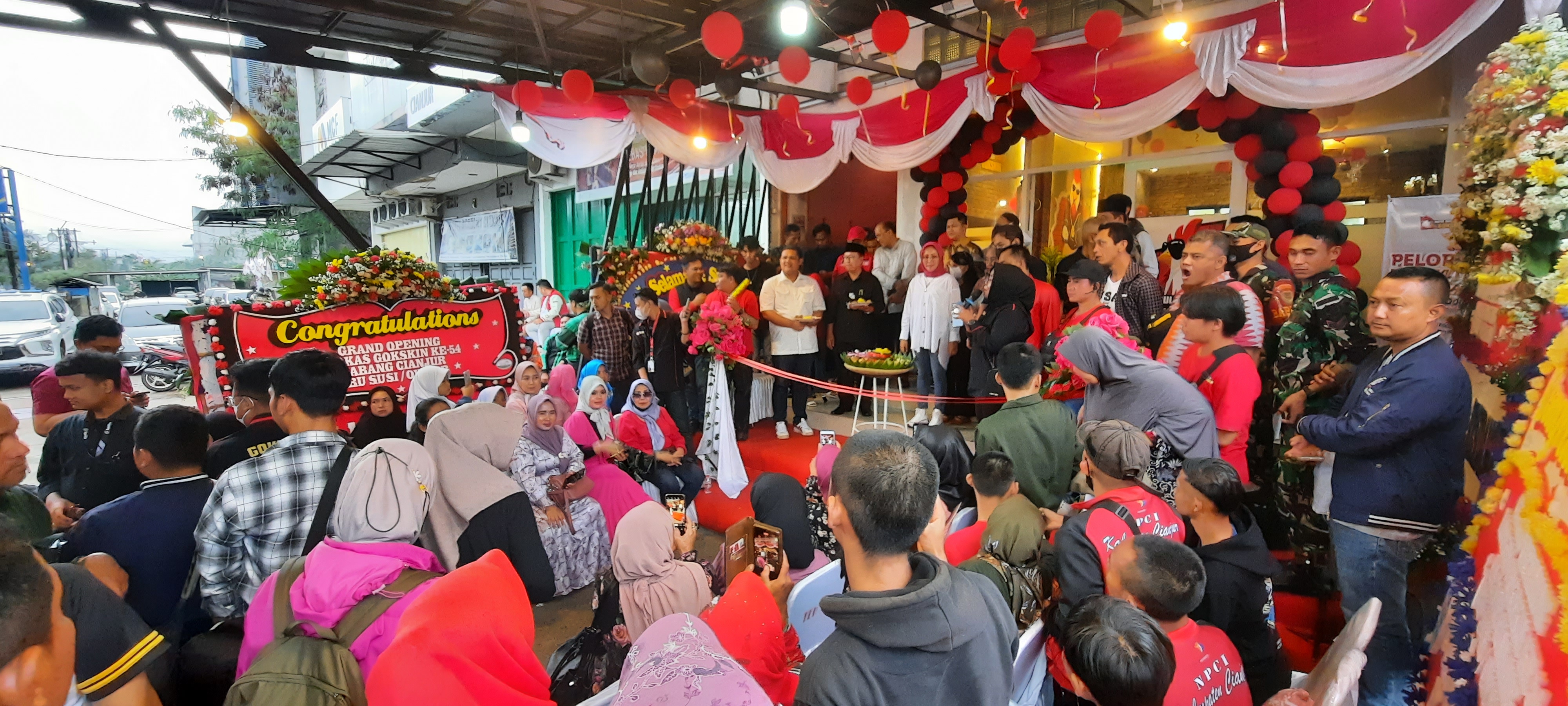Dukung UMKM, Bupati Herman Resmikan Rumah Makan Nasi Kulit Gokskin Markas Cianjur