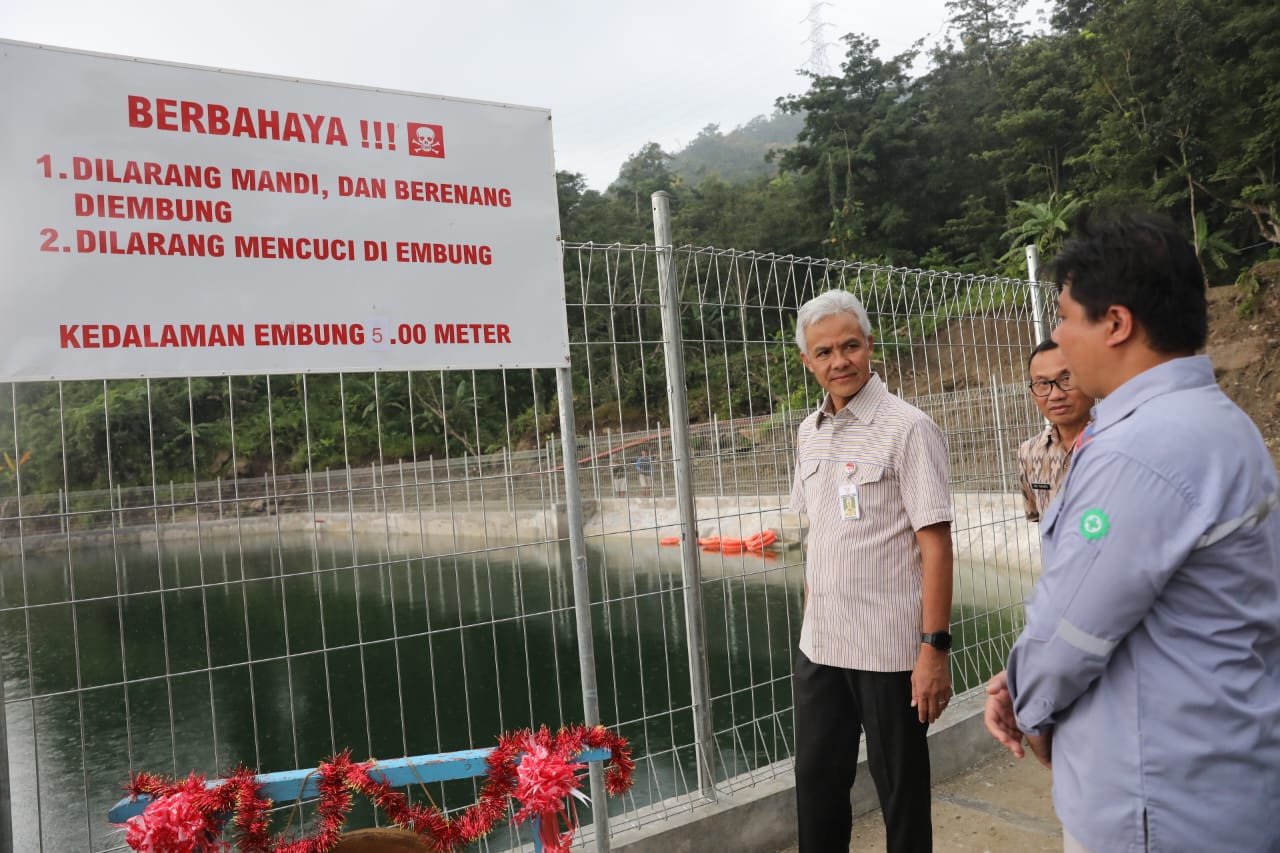 Gubernur Jateng Ganjar Pranowo meresmikan Embung Subari di Kendal, Jawa Tengah