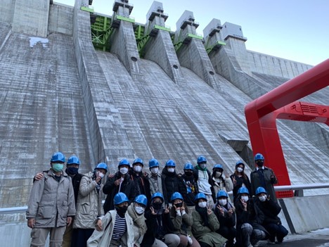 SEPULUH mahasiswa Teknik Lingkungan ITB berkesempatan terbang ke Jepang untuk mempelajari pengelolaan sumber daya air.