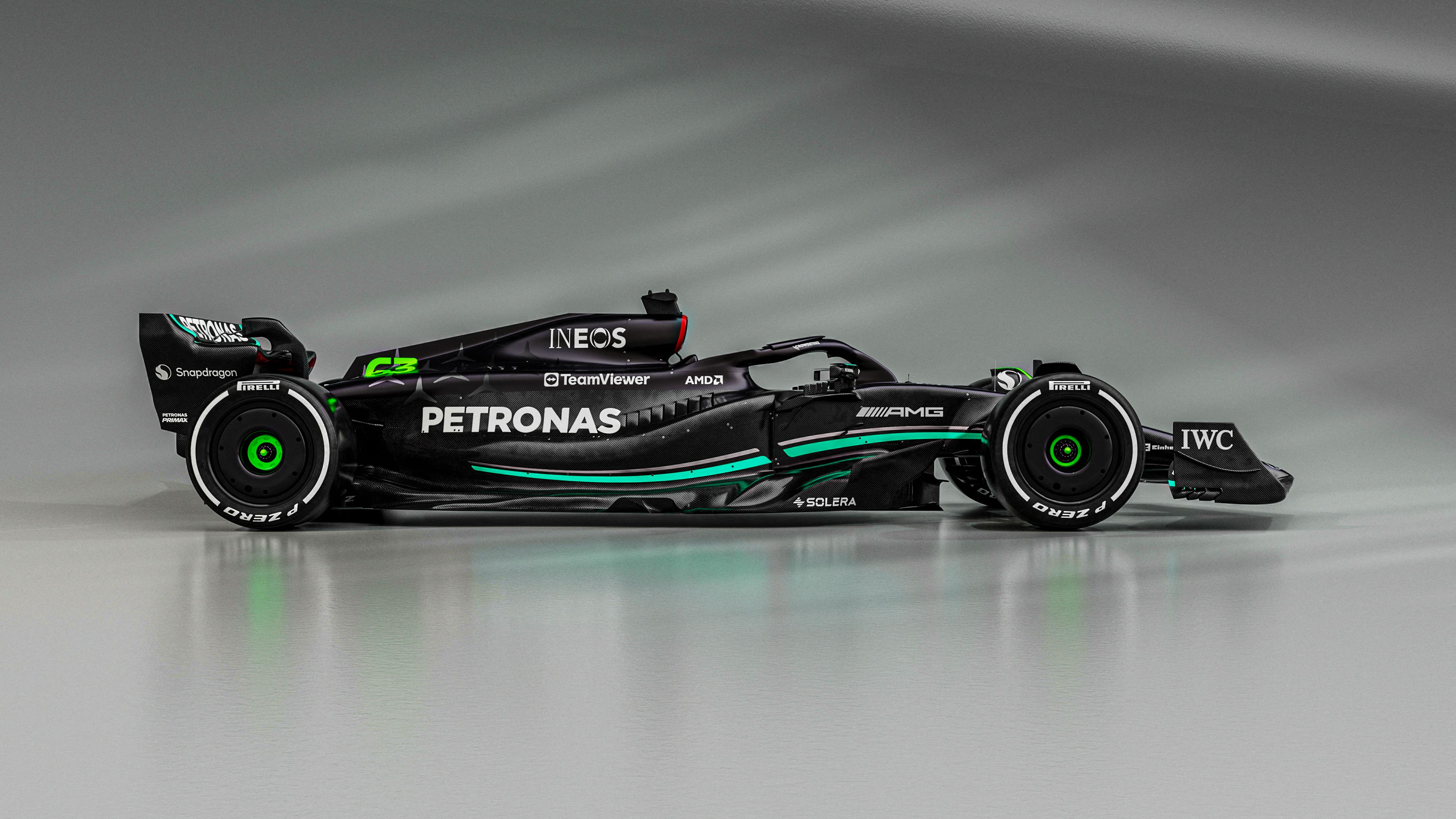 Mobil baru tim Mercedes AMG F1 W14  E saat dipamerkan di Silverstone, Inggris, 15 Februari 2023.