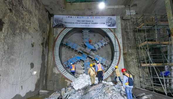 Mesin bor terowongan (tunnel boring machine) 2 telah menyambungkan Stasiun Monas dan Stasiun Thamrin.