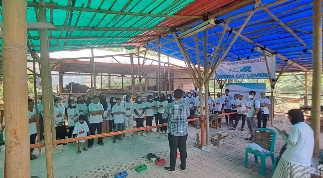Orang Muda Ganjar (OMG) DKI Jakarta memberikan bantuan sumbangan pakan kucing dan kandang kepada komunitas cat lovers di Jakarta.