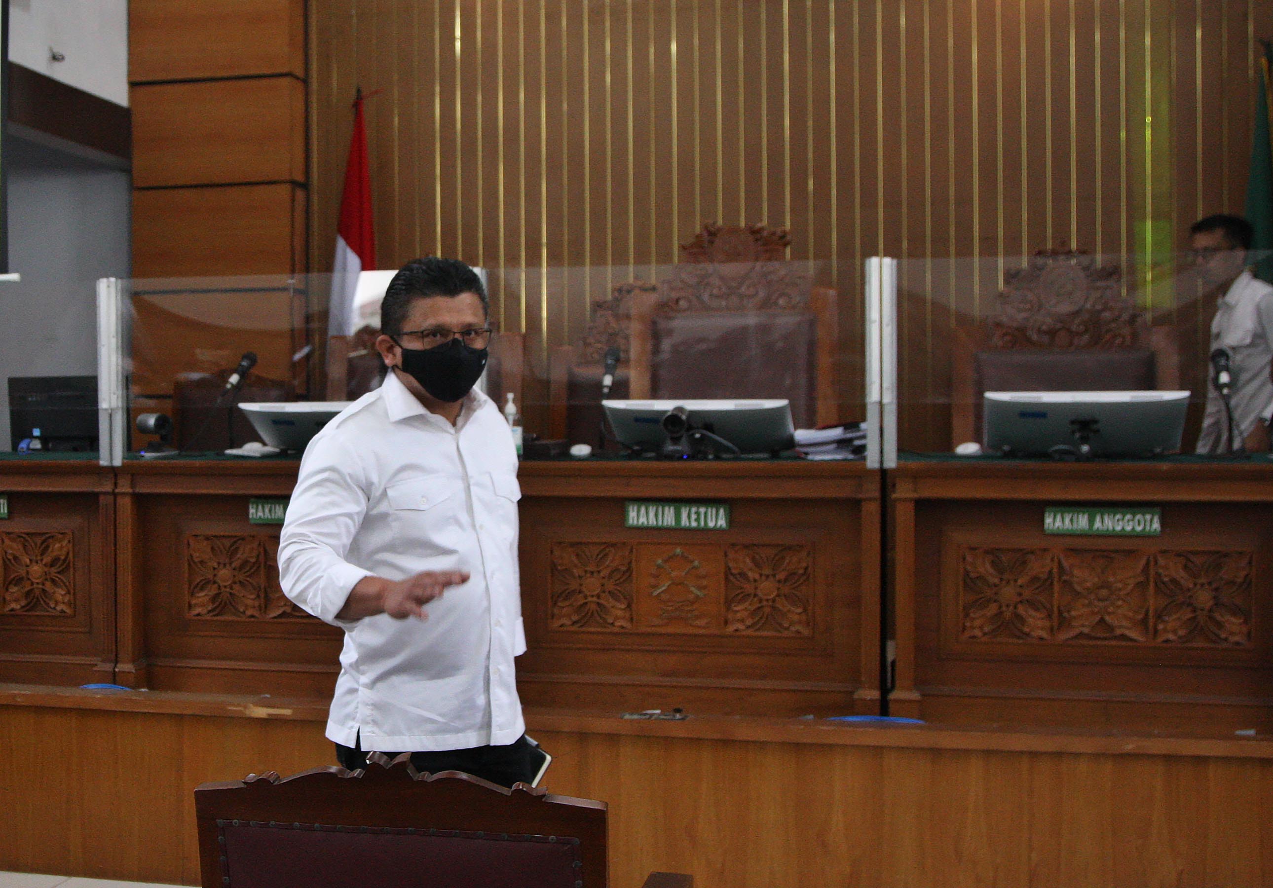 Terdakwa Ferdy Sambo tiba di ruang sidang untuk menjalani sidang putusan dalam kasus pembunuhan terhadap Brigadir J