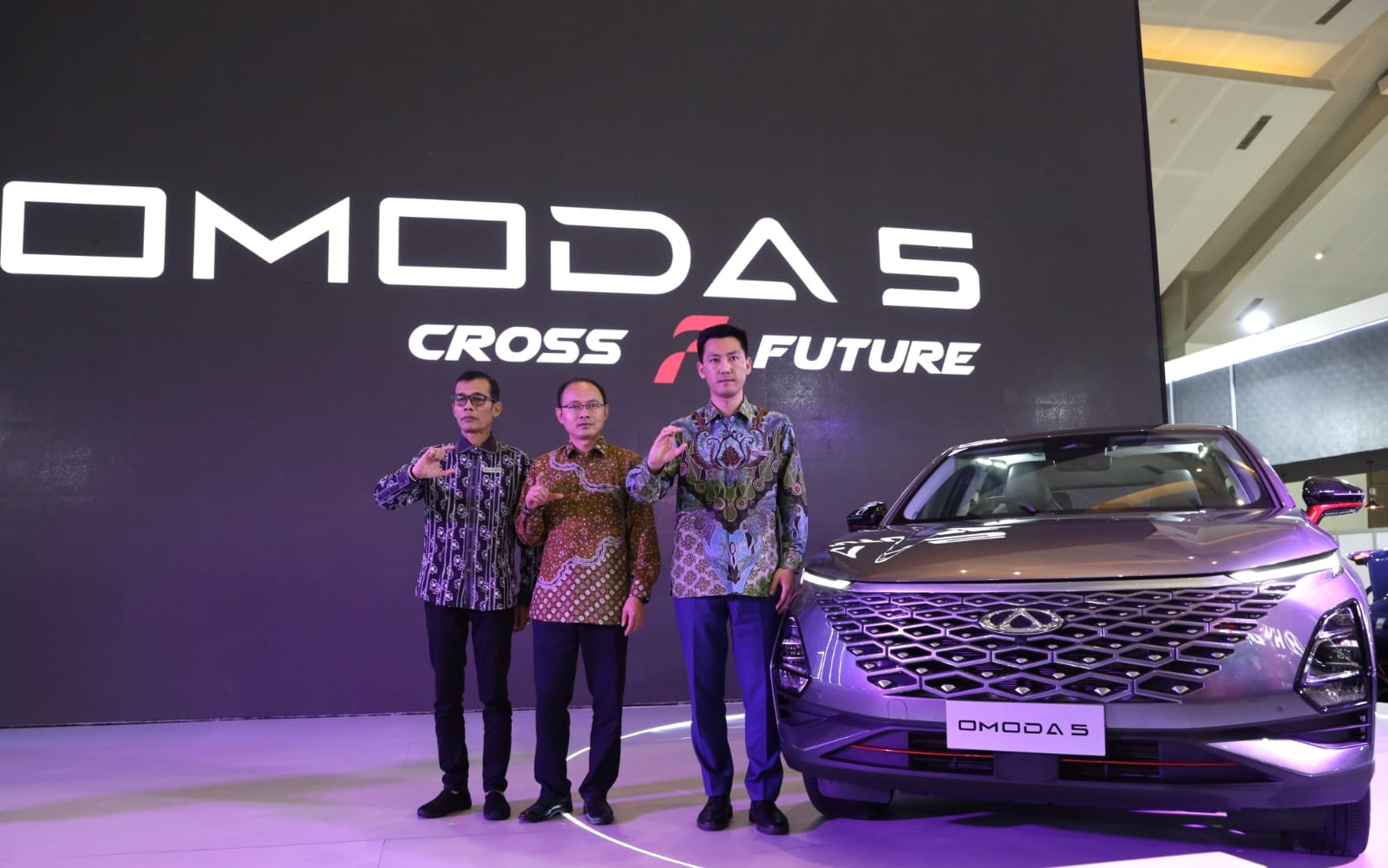 Mobil SUV premium Chery Omoda 5 diperkenalkan pada ajang IIMS 2023 di JIExpo Kemayoran, Jakarta Pusat, Kamis (16/2).