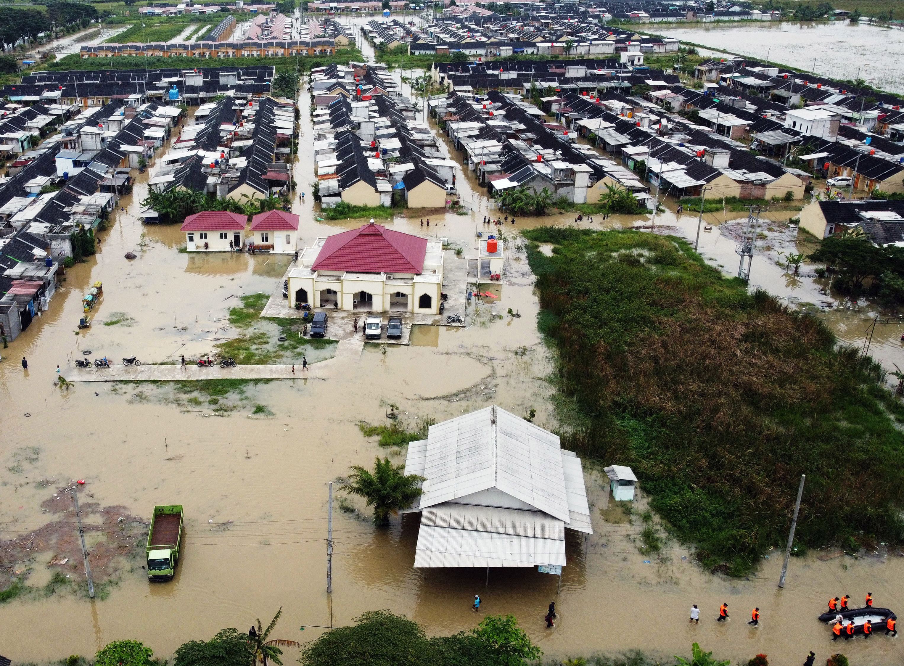 Ilustrasi: Foto udara banjir yang menggenangi perumahan Puri Nirwana Residence, Cikarang Utara, Kabupaten Bekasi, Jawa Barat (25/2/2023)