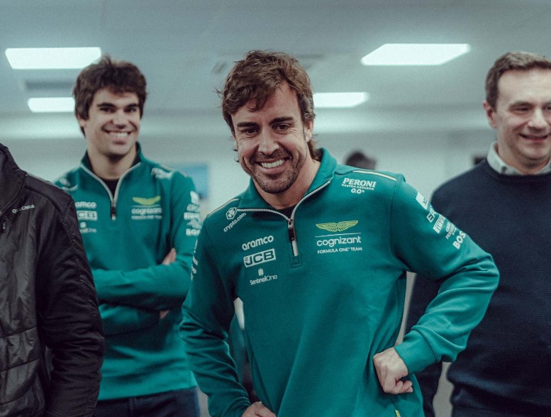 Pembalap Aston Martin Fernando Alonso