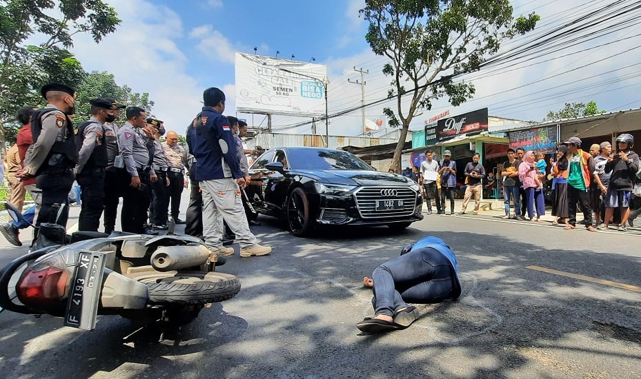 Reka ulang tabrak lari yang menewaskan Selvi Amalia Nuraeni, mahasiswi Fakultas Hukum Universitas Suryakancana (Unsur), Cianjur. 