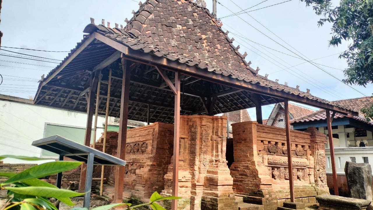 Bangunan kuno yang diberi nama Langgar Bubrah terletak tidak jauh dari Menara Kudus, Kudud, Jawa Tengah.