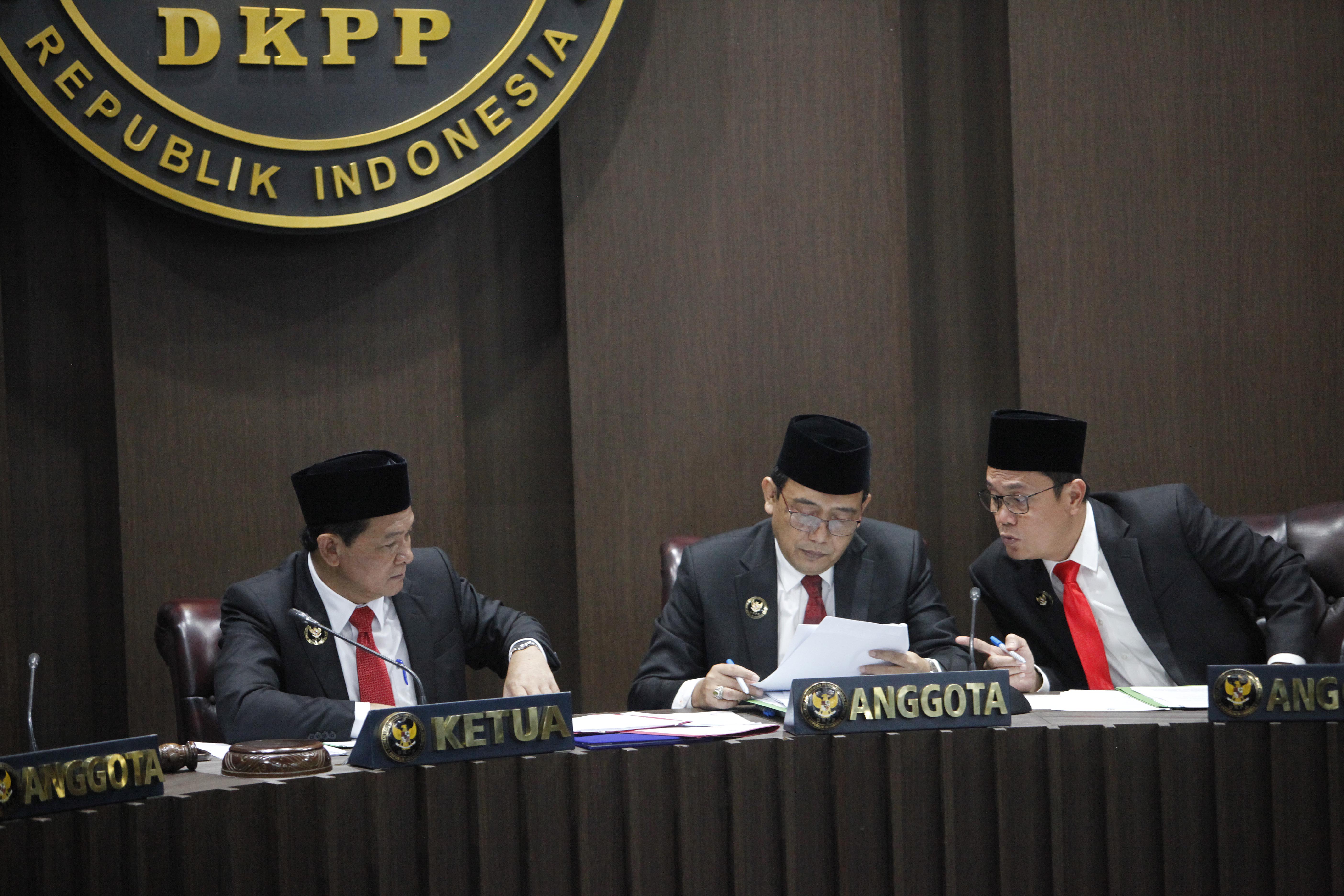 Ilustrasi: DKPP melakukan sidang pemeriksaan dugaan pelanggaran kode etik penyelenggara pemilu (KEPP).