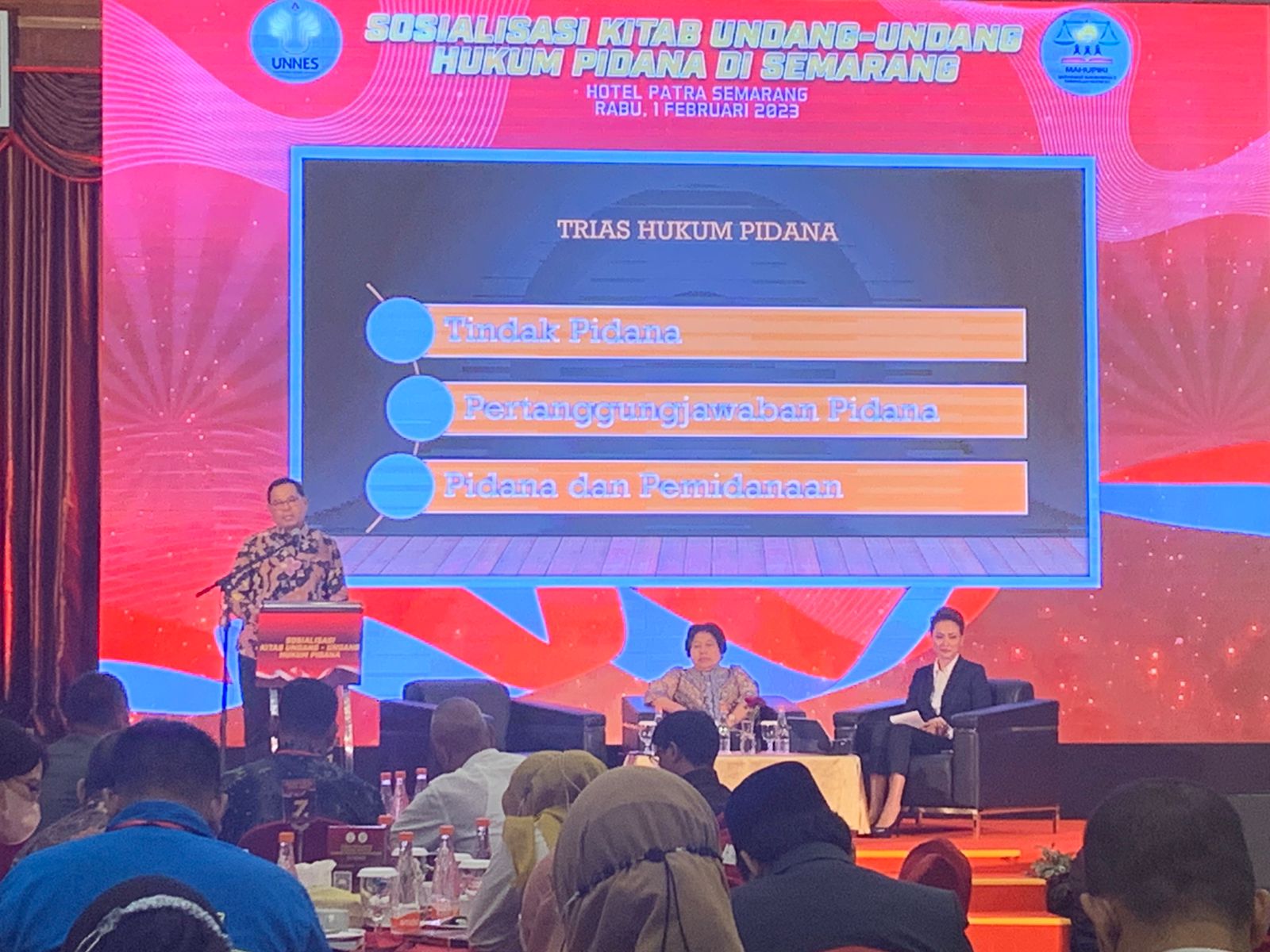 Sosialisasi Kitab Undang-Undang Hukum Pidana (KUHP) di Hotel Patra Semarang, Rabu (1/2). 