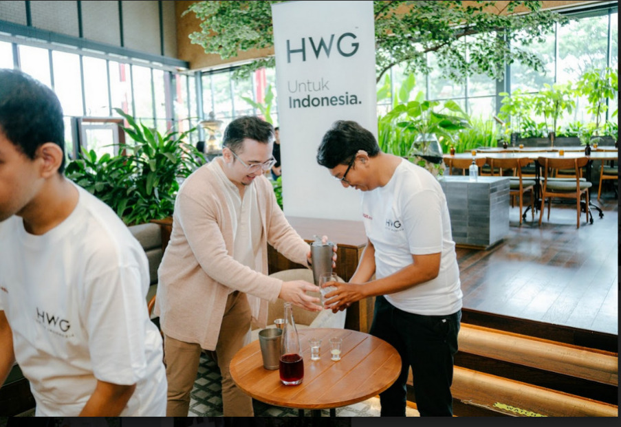  HW Group membuka kelas pelatihan bagi penyandang disabilitas untuk belajar meracik kopi dan mocktail