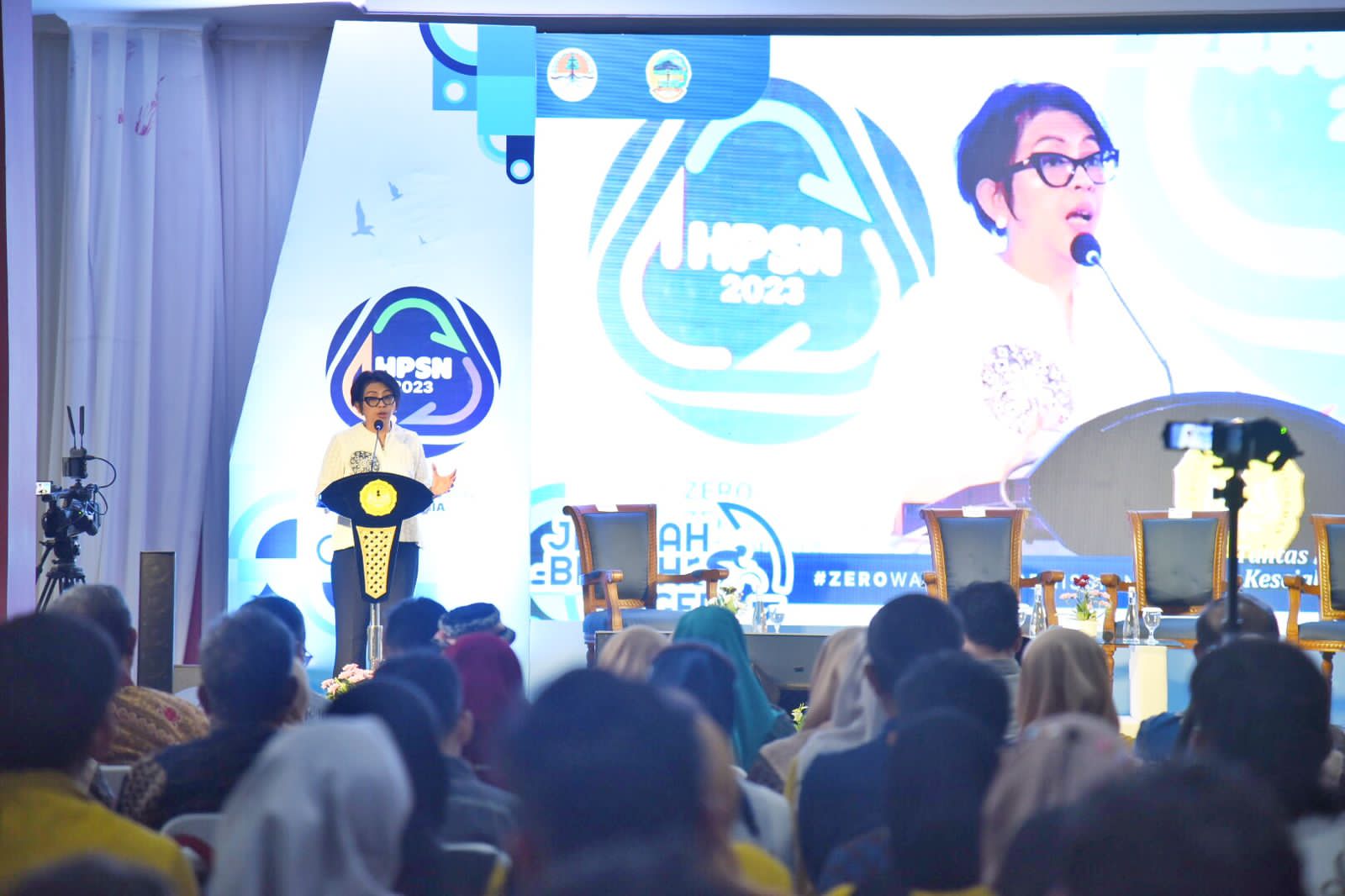 Dirjen PSLB3, KLHK, Rosa Vivien Ratnawati, memberi kuliah umum di Unsoed, Purwokerto, Rabu (15/2/2023).