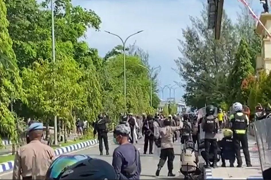 Bentrokan warga di Tual.