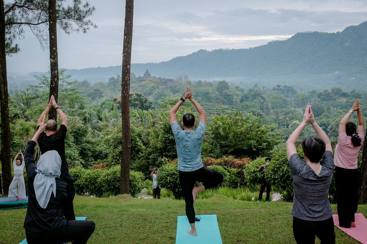 Delegasi ATF 2023 Ikuti Kegiatan Yoga di Bukit Dagi, Kawasan Borobudur, Minggu (5/2)