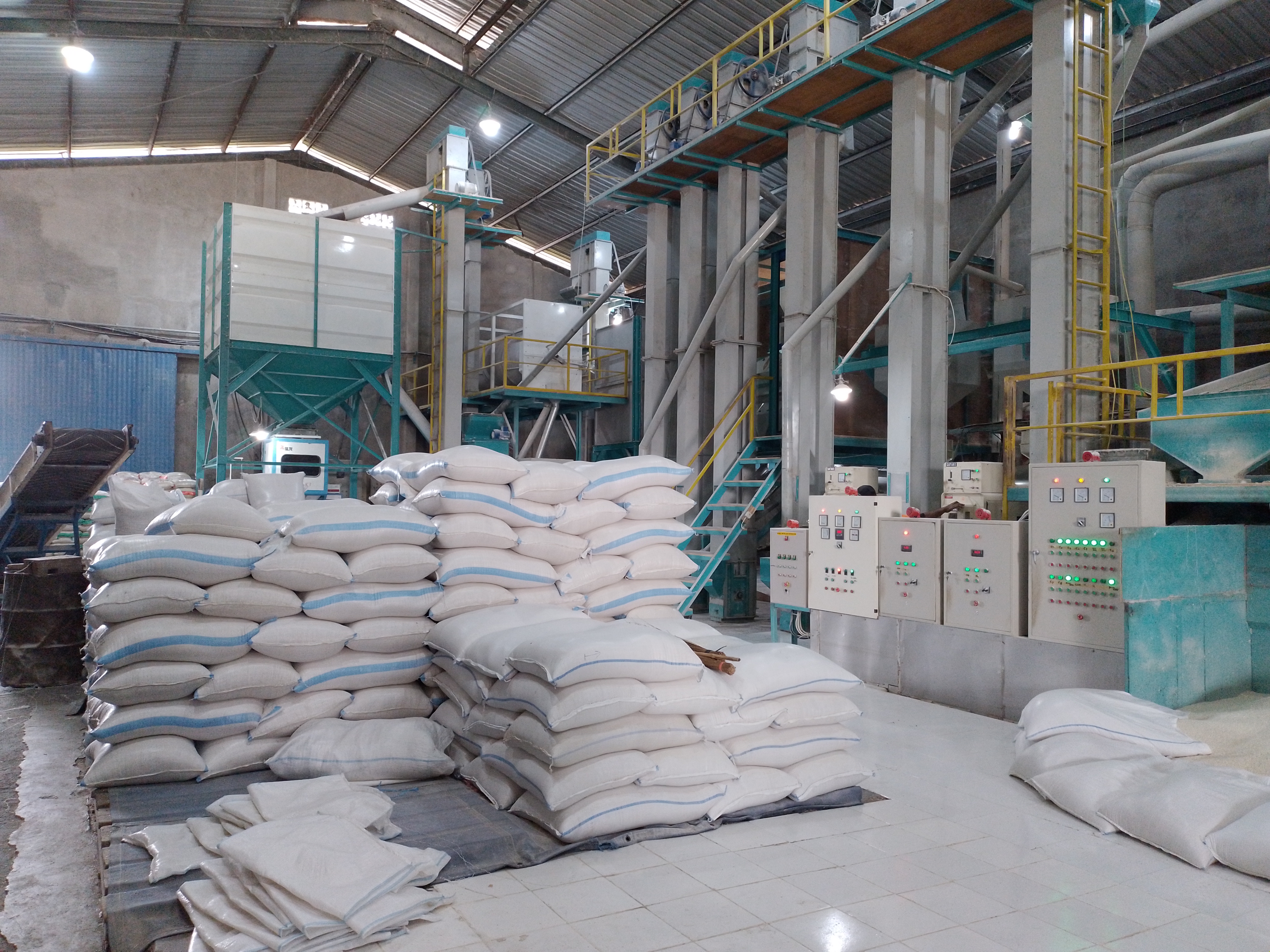 Gabah petani di Kabupaten Klaten, Jawa Tengah, mulai mengalir ke tempat penggilingan padi