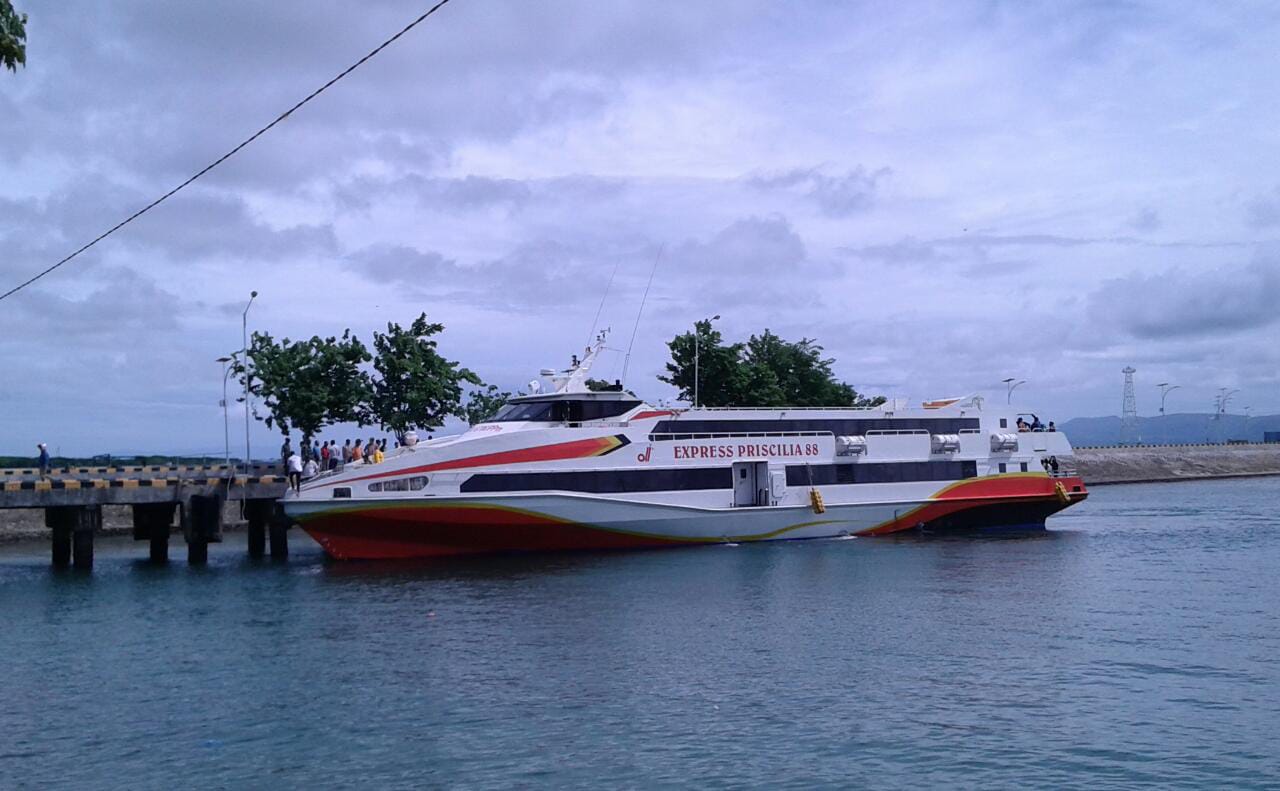 Kapal cepat Express Priscilia 88.