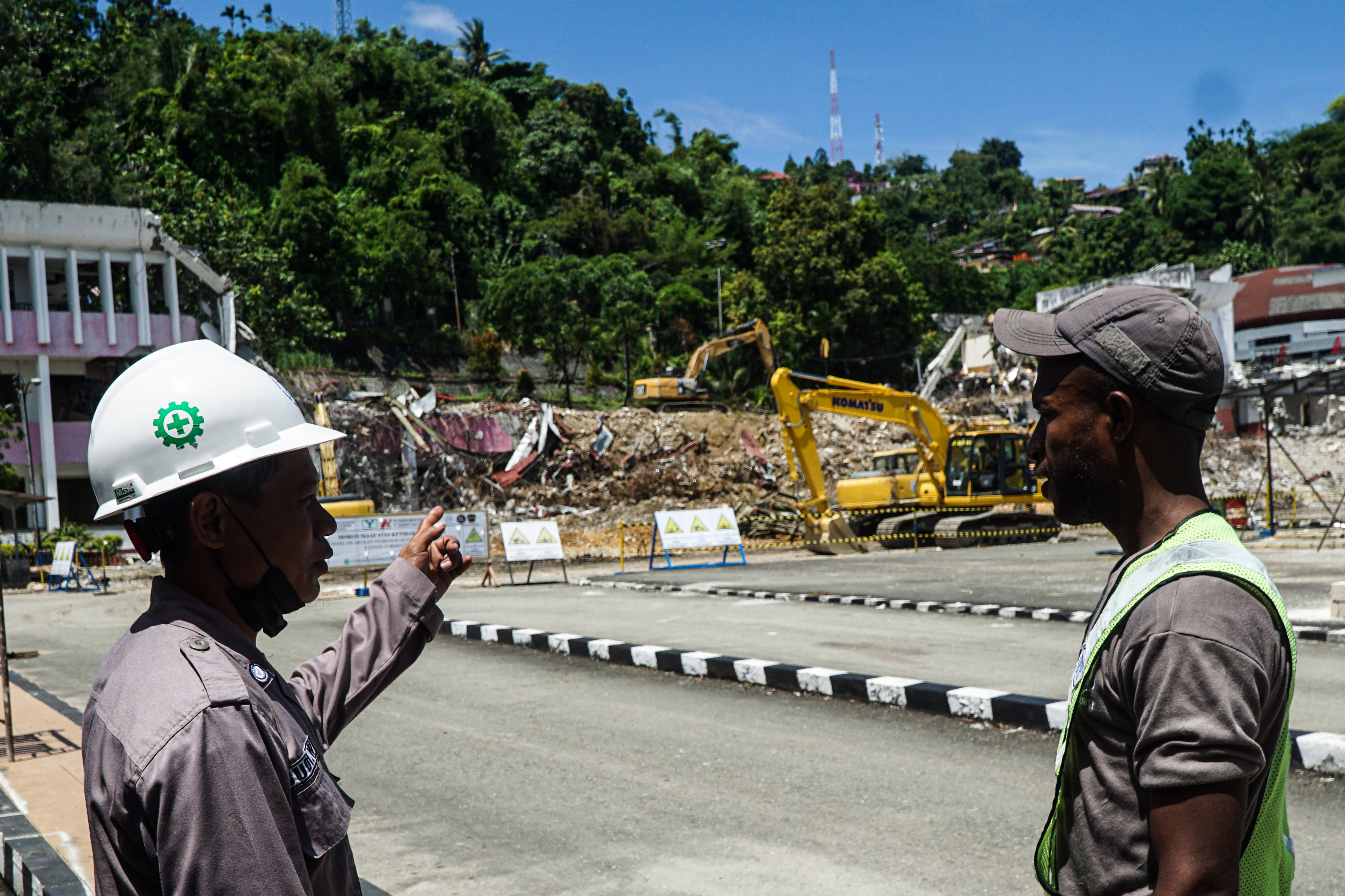 Ilustrasi pekerja konstruksi di wilayah Papua.
