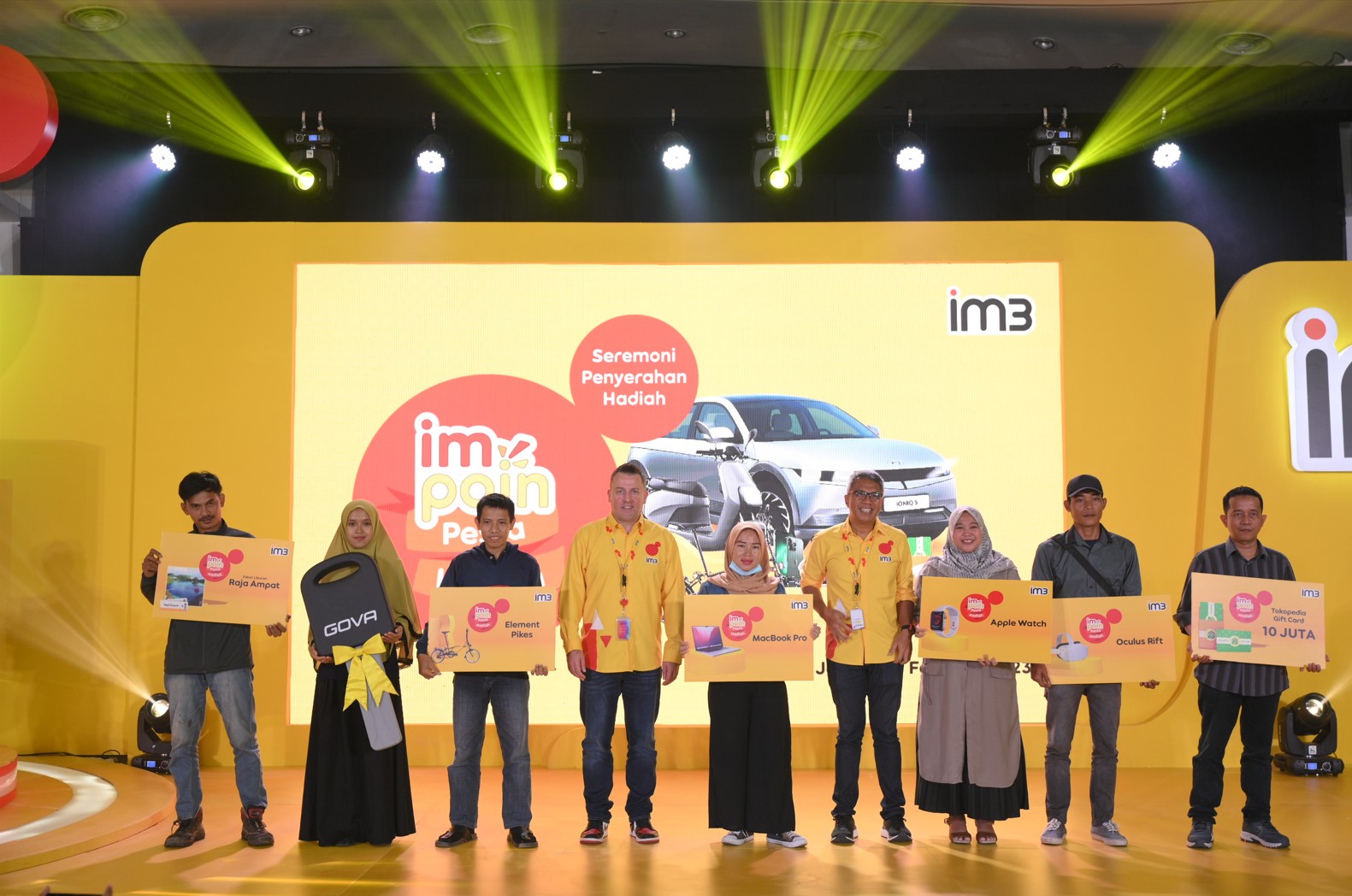 Upacara penyerahan hadiah kepada para pemenang IMPoin Pesta Hadiah 2022