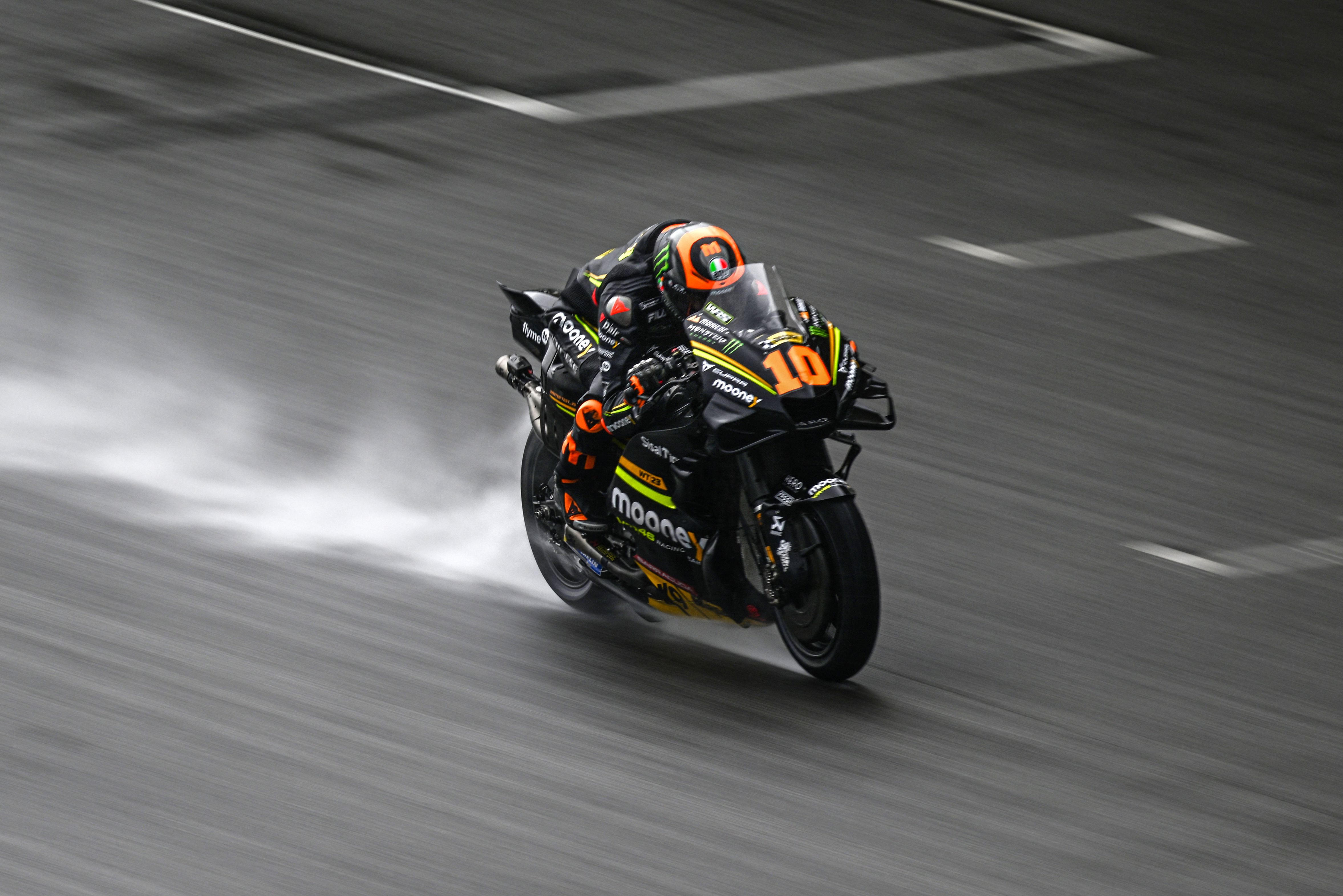 Pembalap tim Mooney VR46 Luca Marini mengetes motor tunggangannya di Sirkuit Sepang, Malaysia, 11 Februari 2023.