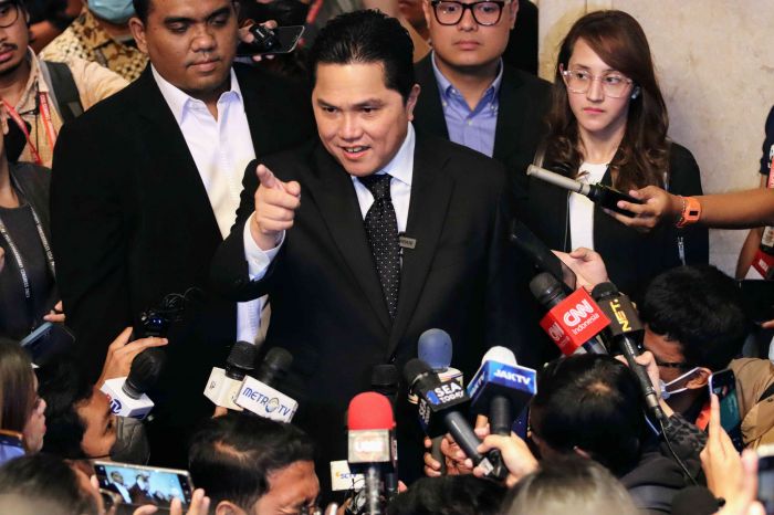 Erick Thohir usai terpilih sebagai Ketua Umum PSSI periode 2023-2027, di Kongres Luar Biasa PSSI, Kamis (16/2).