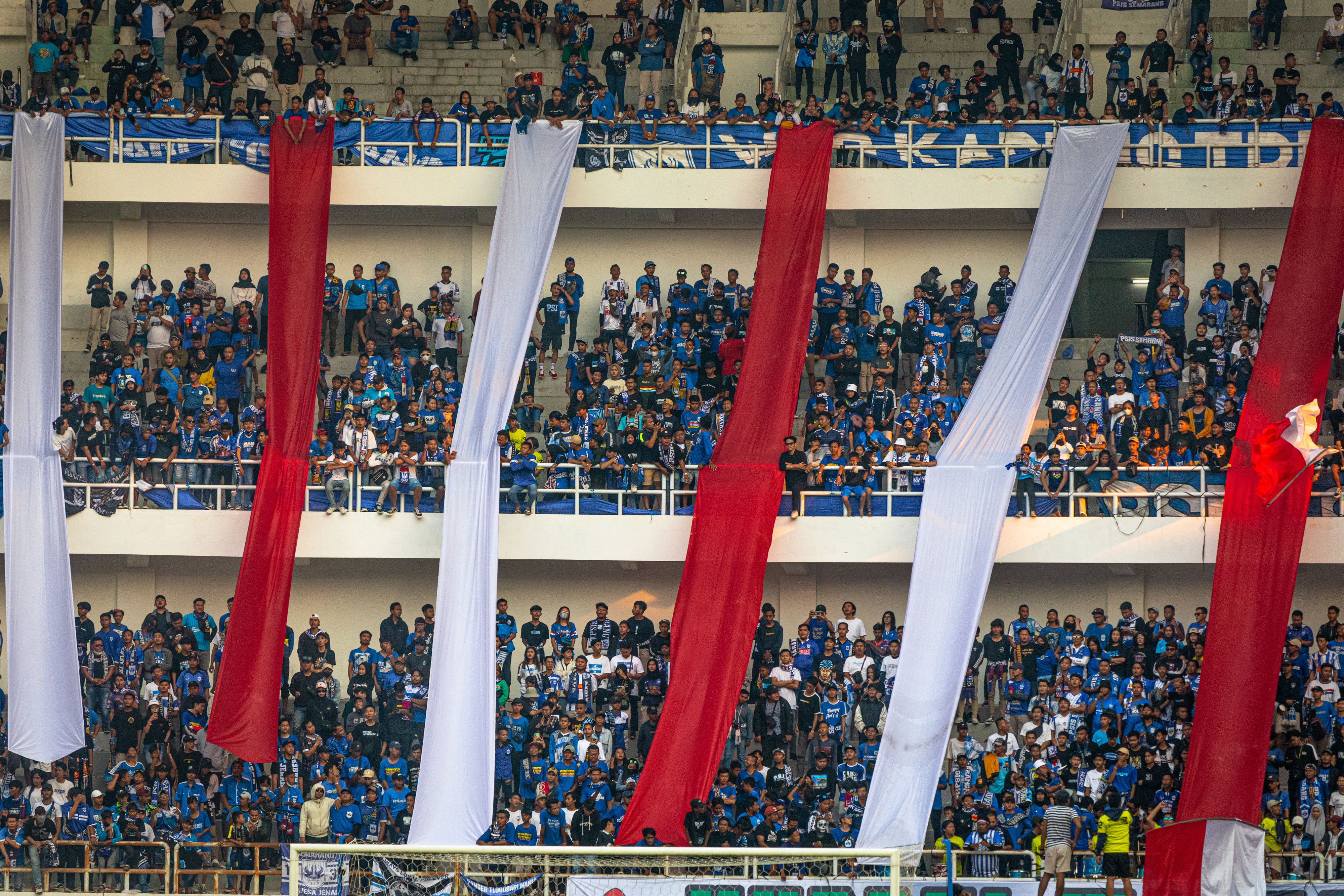 Suporter PSIS Semarang memenuhi Stadion Jatidiri pada sebuah laga Agustus 2022 lalu.