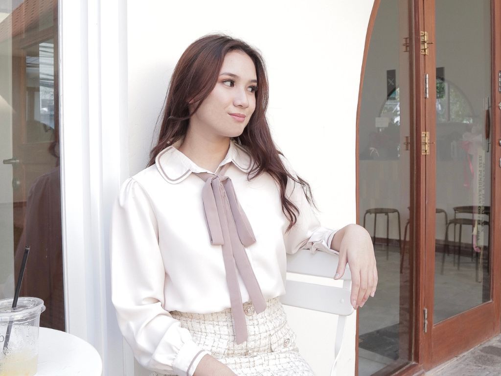 Brand lokal MSMO menghadirkan koleksi pakaian stylish.