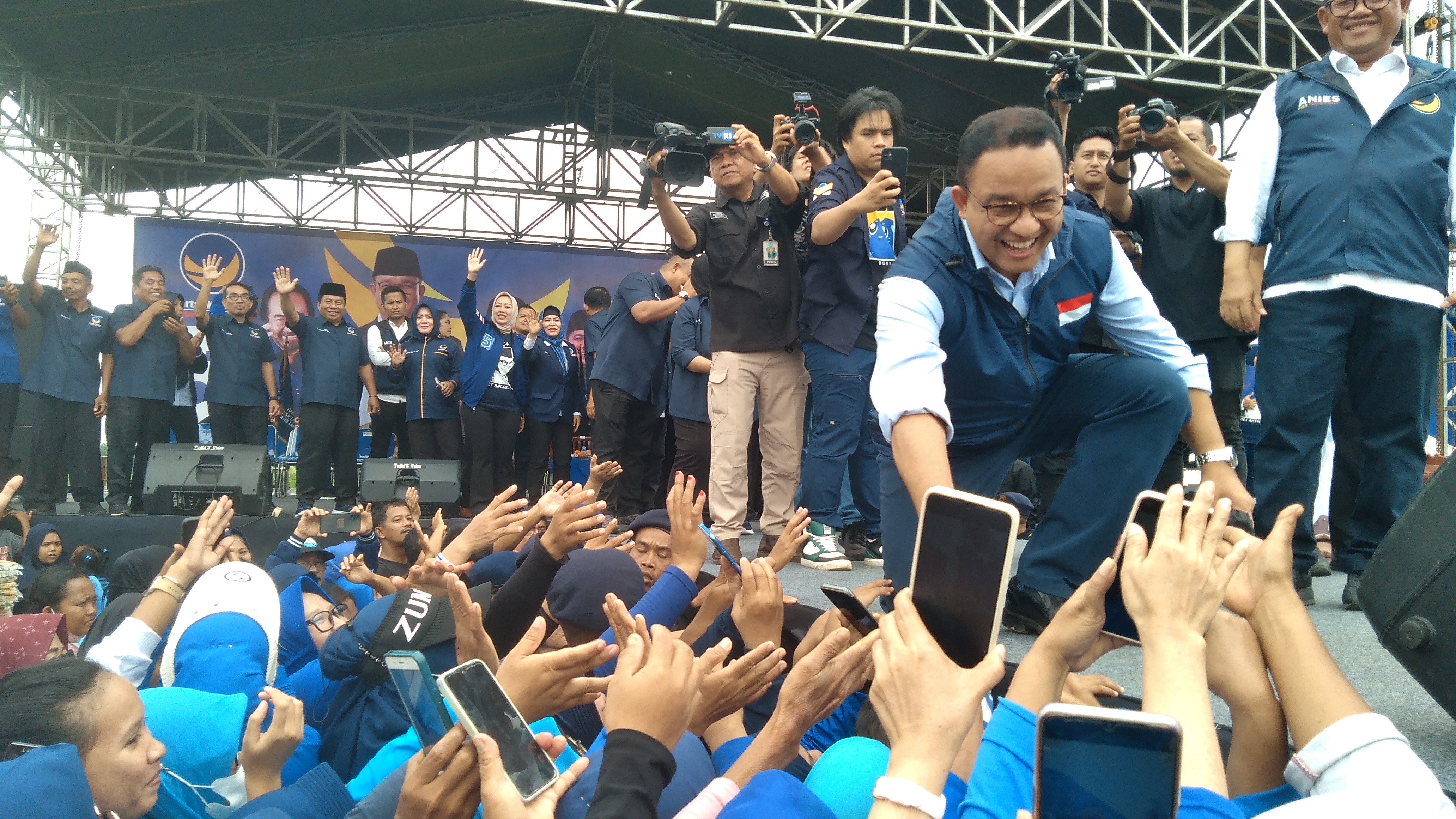  Anies Rasyid Baswedan mengajak masyarak bergerak bersama untuk perubahan Indonesia lebih baik.