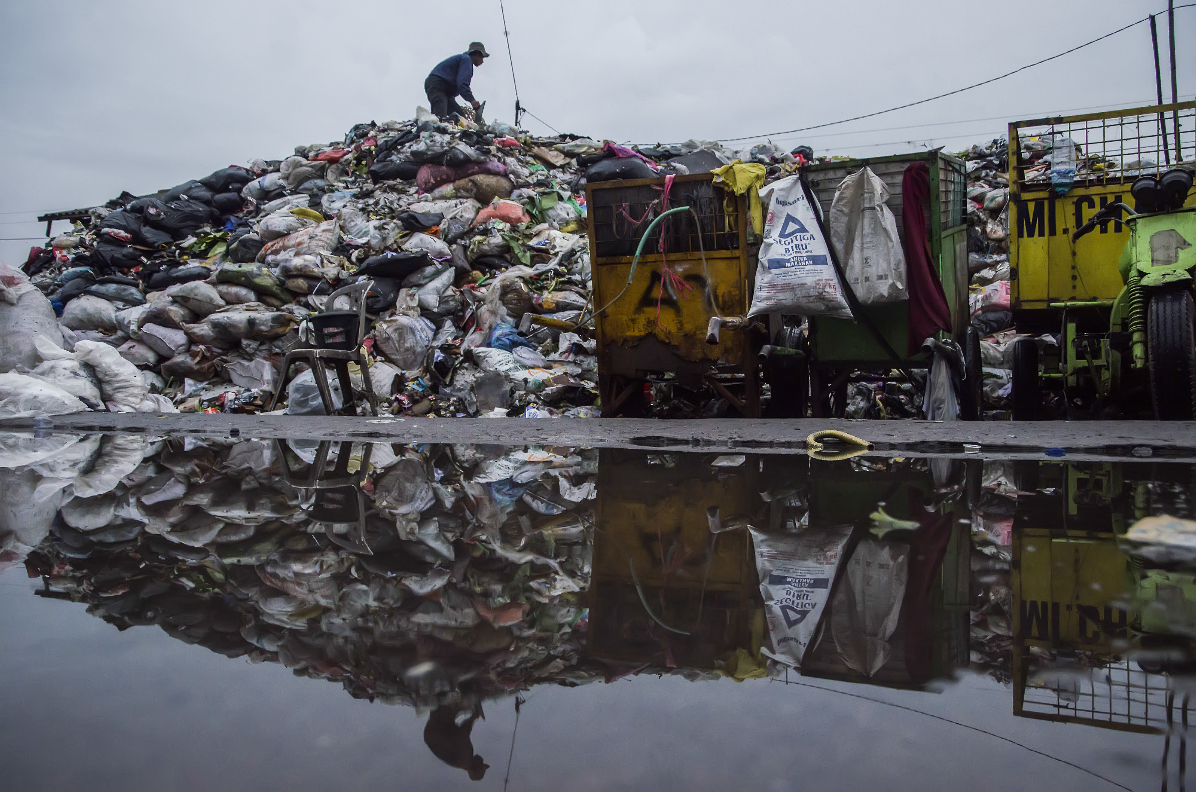 Ilustrasi pembuangan sampah