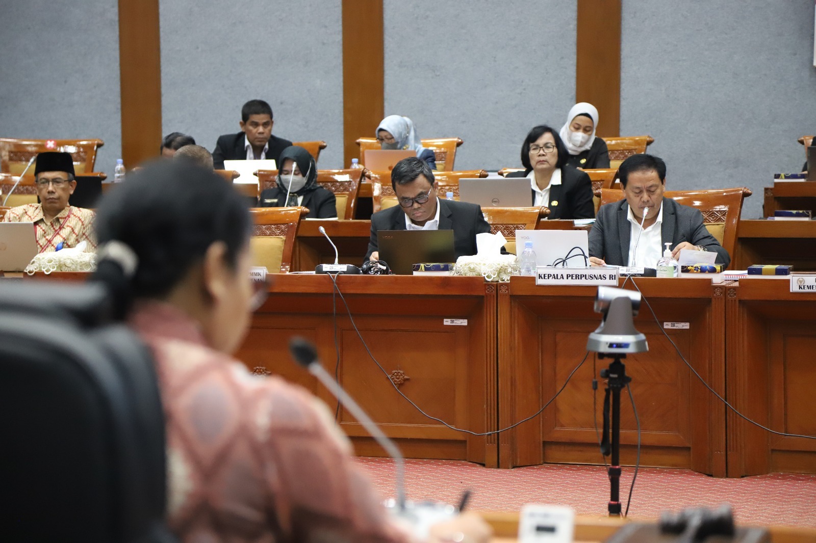 Kepala Perpusnas RI Muhammad Syarif Bando saat Rapat Dengar Pendapat dengan Komisi X DPR RI di Kompleks Parlemen Senayan, Selasa (14/2).