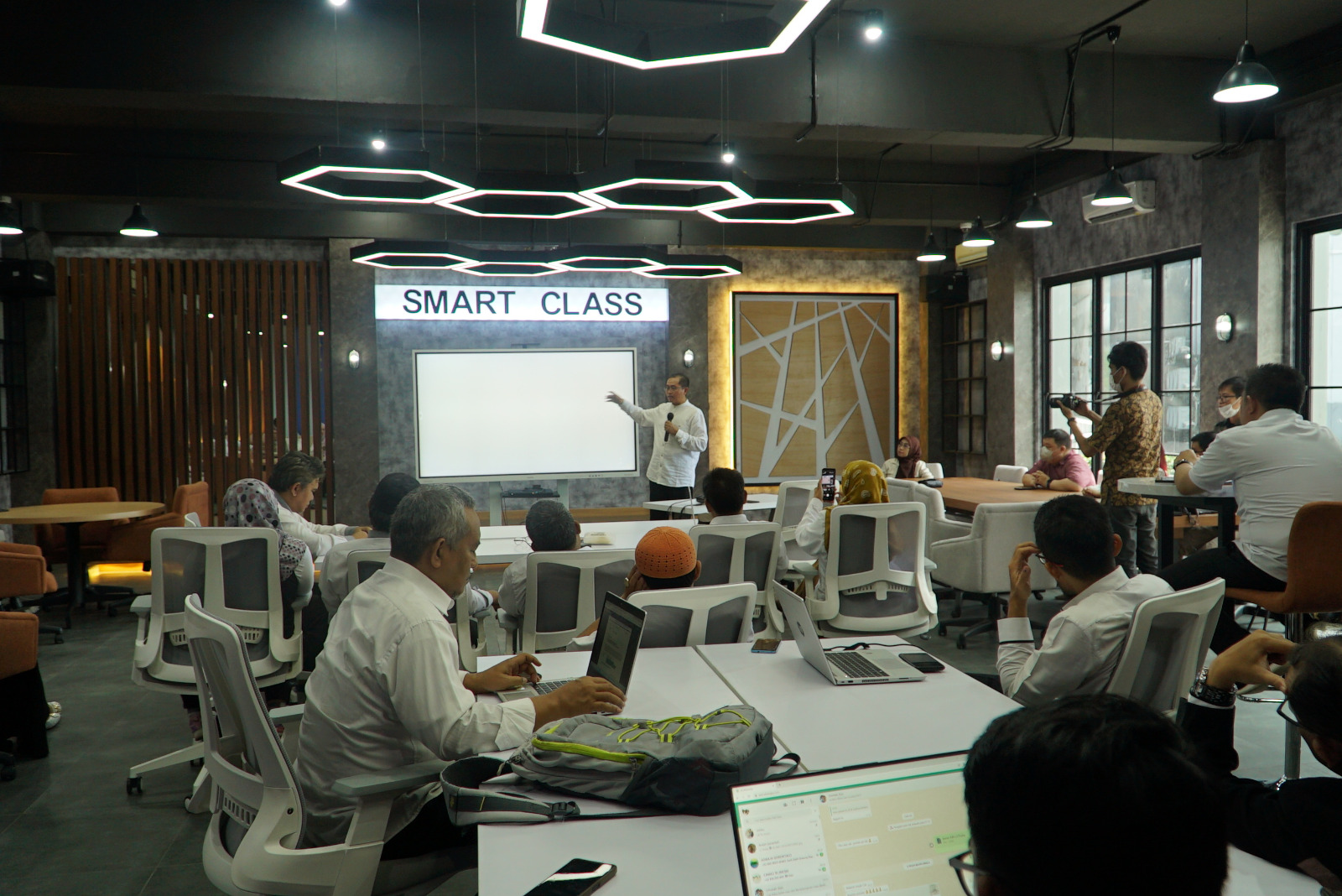 Para peserta  Smart Class Digital dilaksanakan di Pusdiklat  Tenaga Teknis Pendidikan dan Keagamaan Kemenang, Ciputat, Tangerang Selatan.