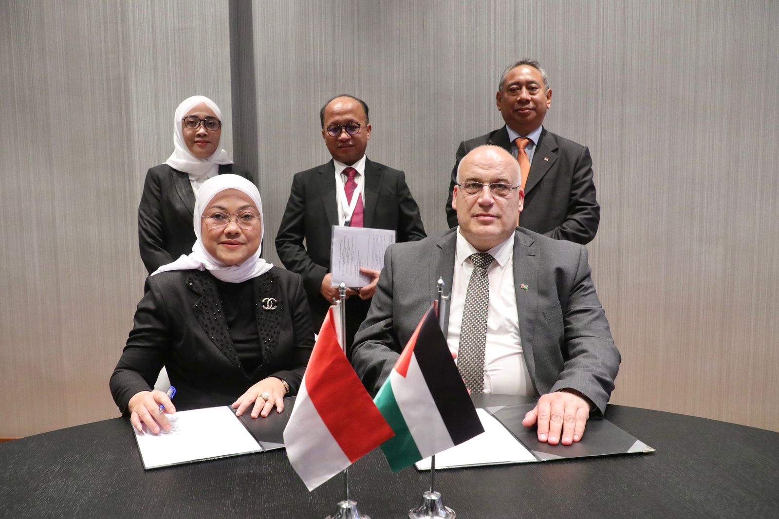 Menteri Ketenagakerjaan Ida Fauziyah bertemu Menteri Perburuhan Palestina Nasri Abu Jaish