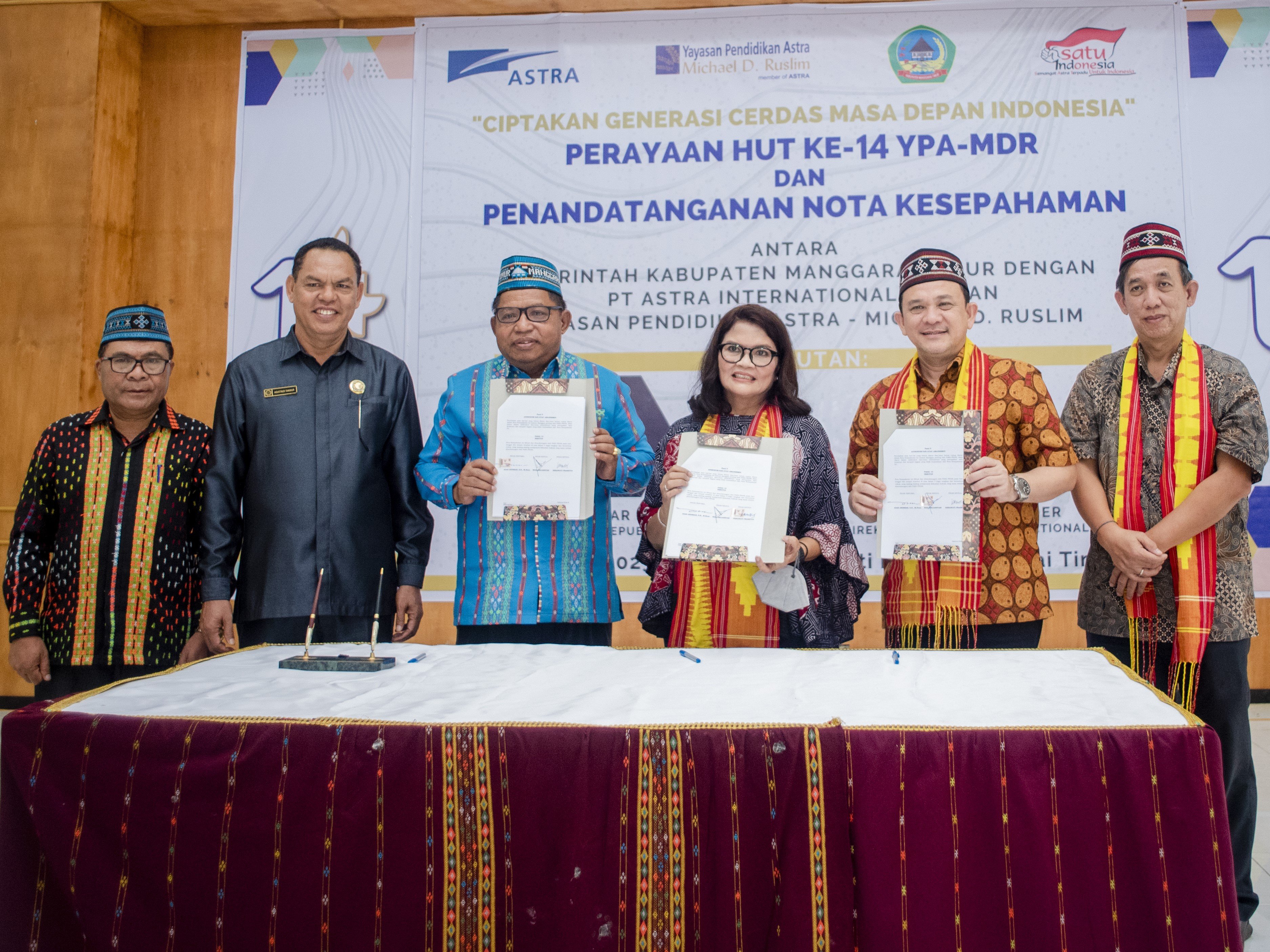 Penandatanganan kerja sama antara Astra dengan Pemerintah Kabupaten Manggarai Timur di Provinsi Nusa Tenggara Timur, Jumat (3/2).
