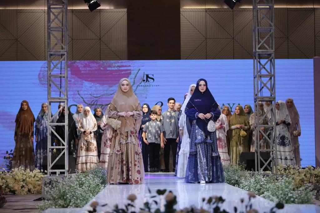 Jawhara Syari menggelar 'annual fashion show' di Artotel Suites Mangkuluhur, Jakarta, 