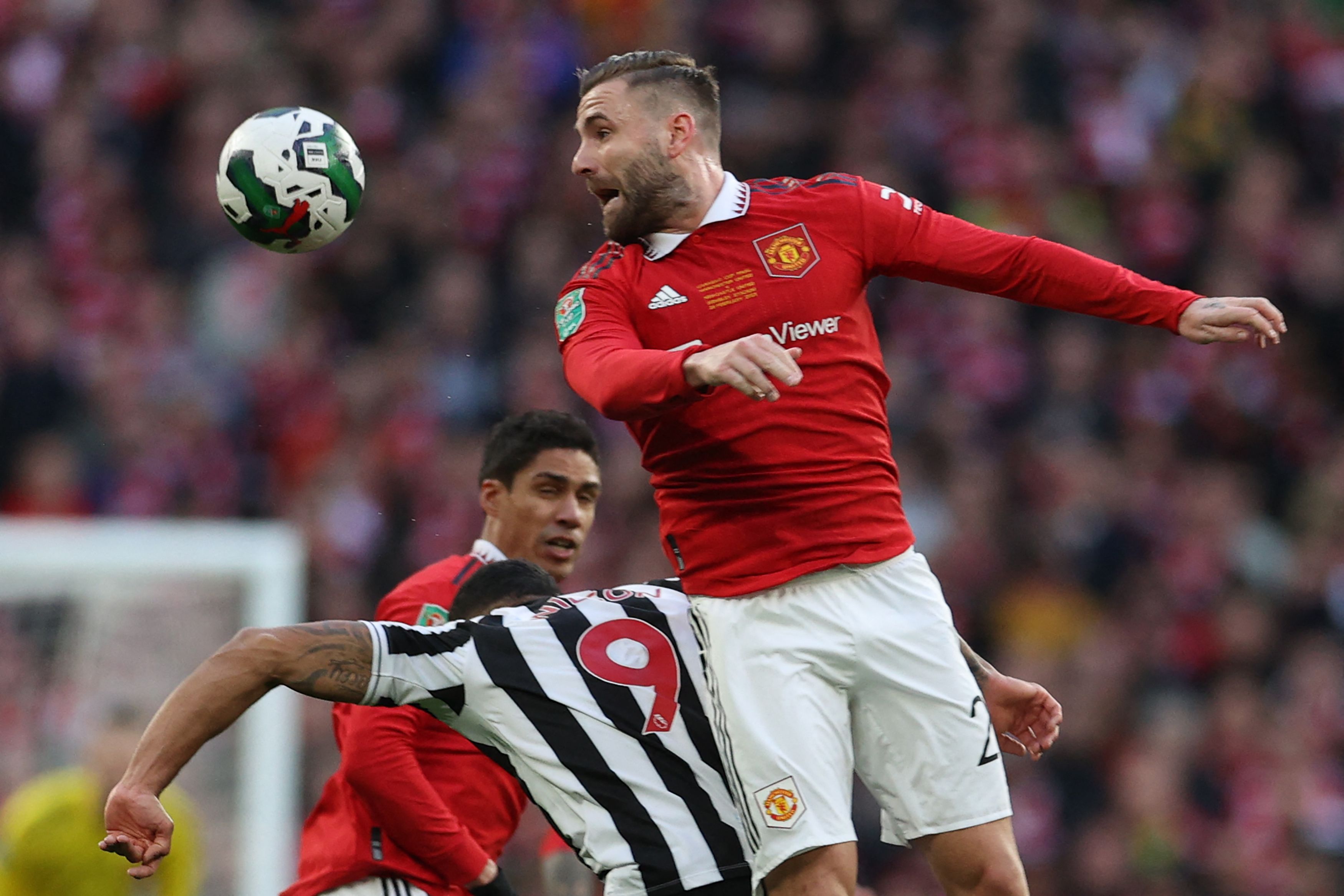 Bek Manchester United Luke Shaw di laga final Piala Liga melawan Newcastle United. 