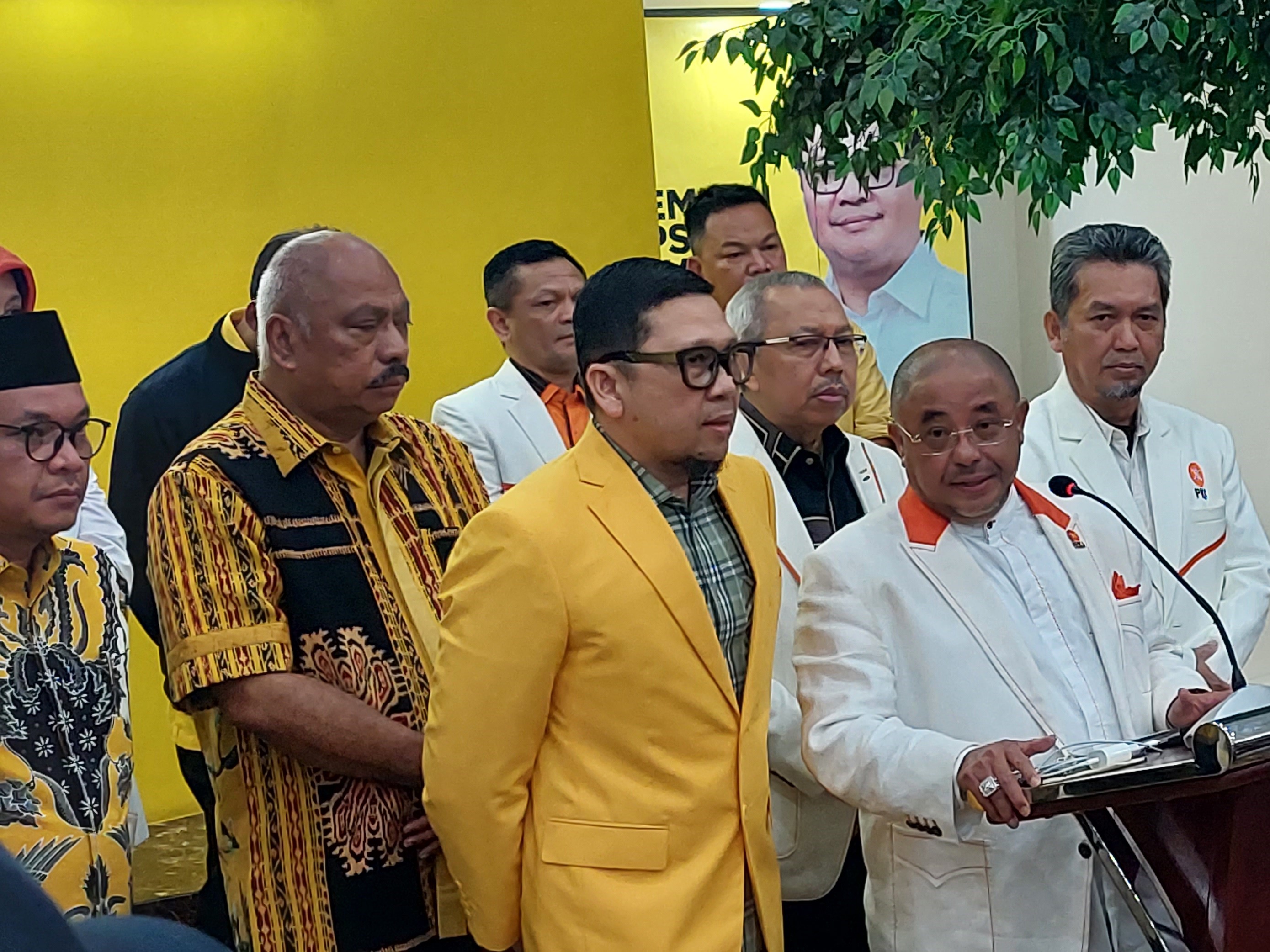 Petinggi PKS dan Golkar dalam konferensi pers, Selasa (7/2).