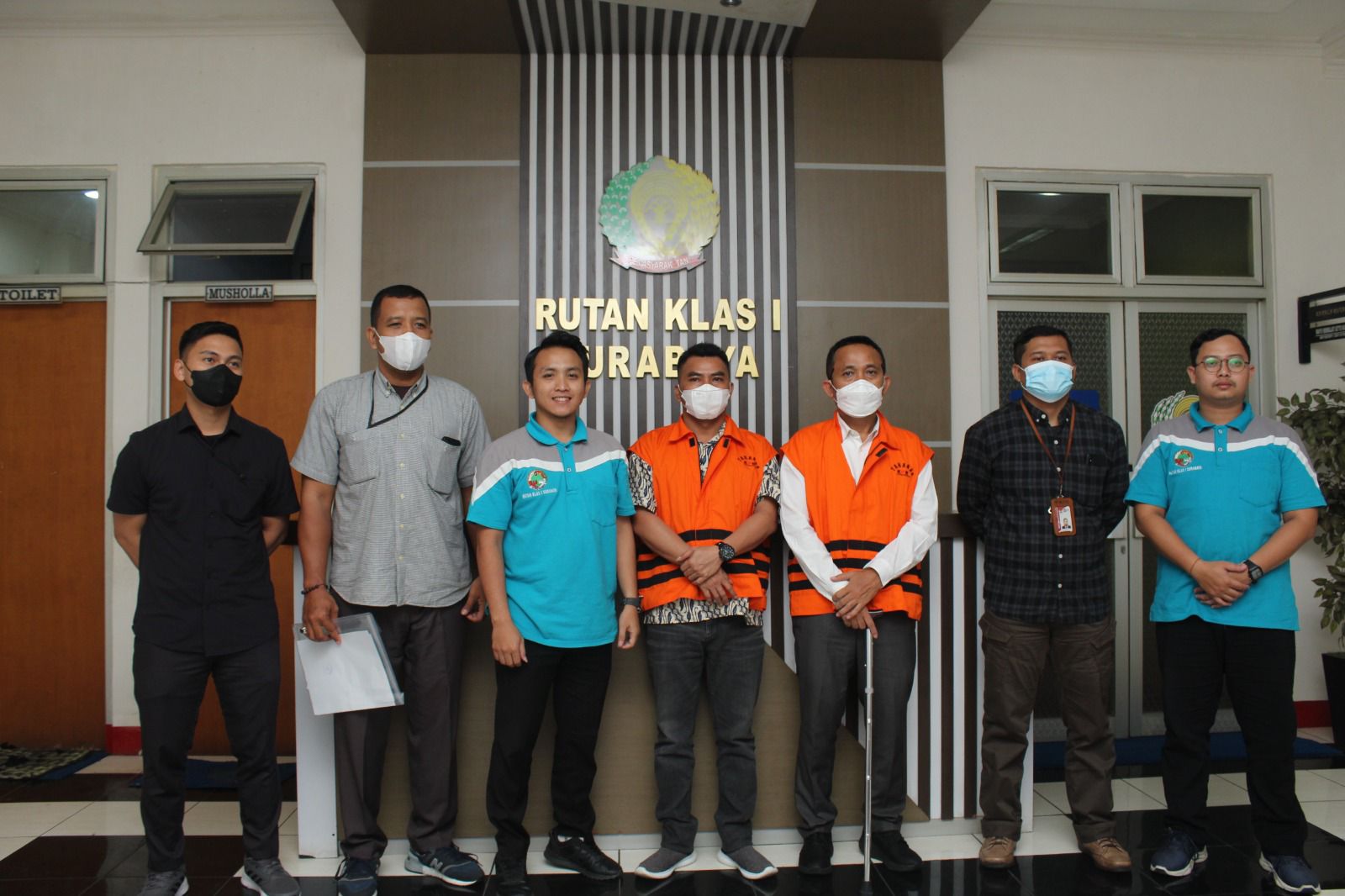  Ilham Wahyudi alias Eeng dan Abdul Hamid, dua tersangka kasus dugaan korupsi di Rutan Surabaya