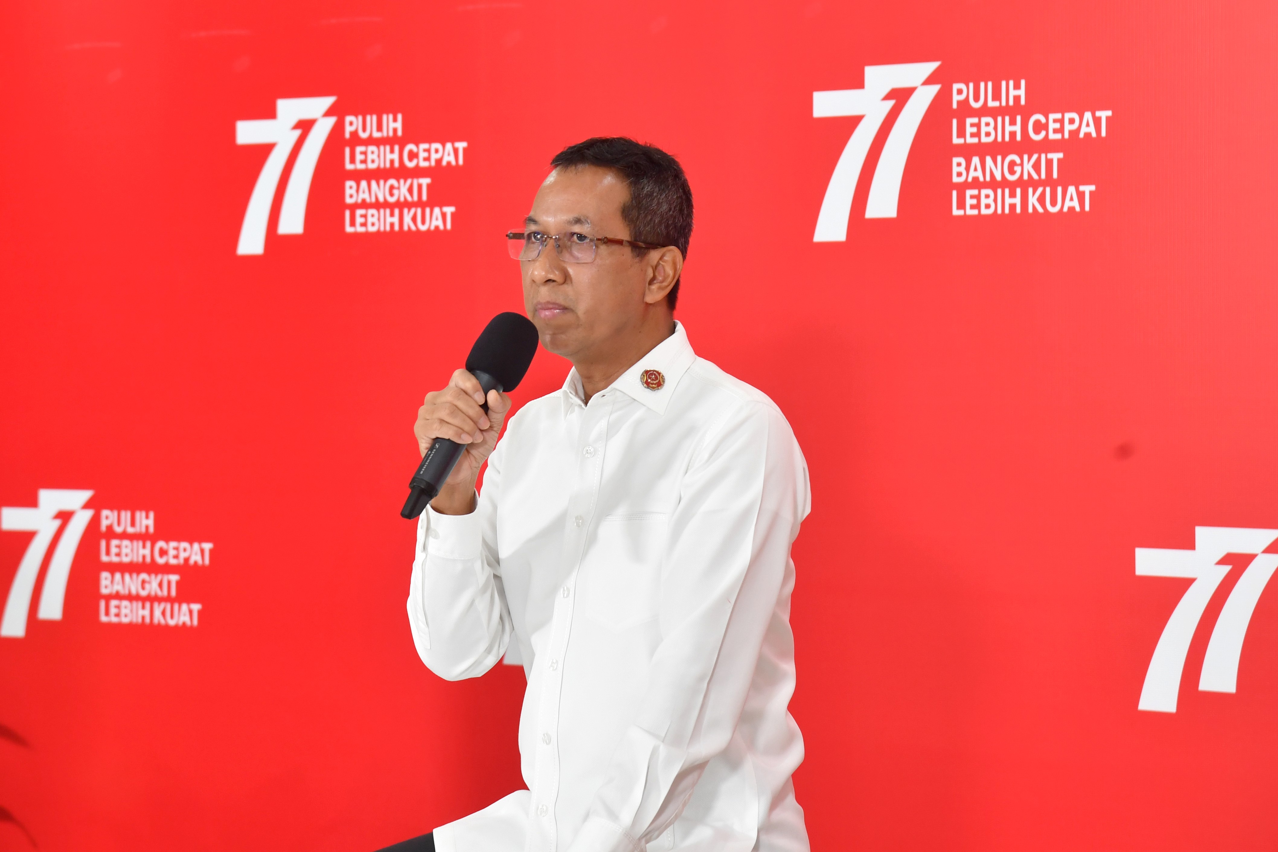 Penjabat Gubernur DKI Jakarta Heru Budi Hartono akan menjadi salah satu pejabat yang akan memperoleh mobil dinas listrik seharga Rp800 juta.