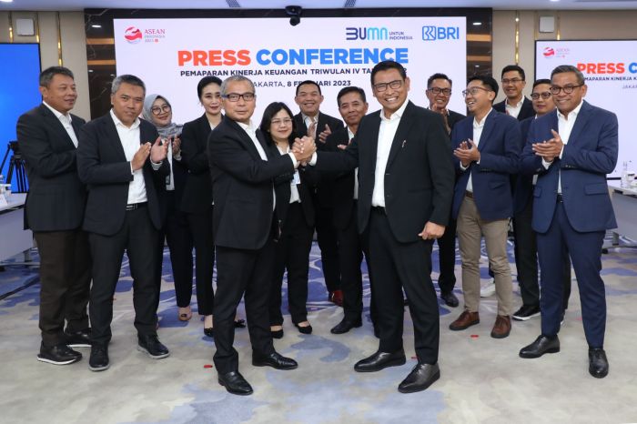 Direktur Utama BRI Sunarso saat pemaparan kinerja BRI Kuartal IV 2022 yang diselenggarakan di Jakarta, Rabu, (8/2).