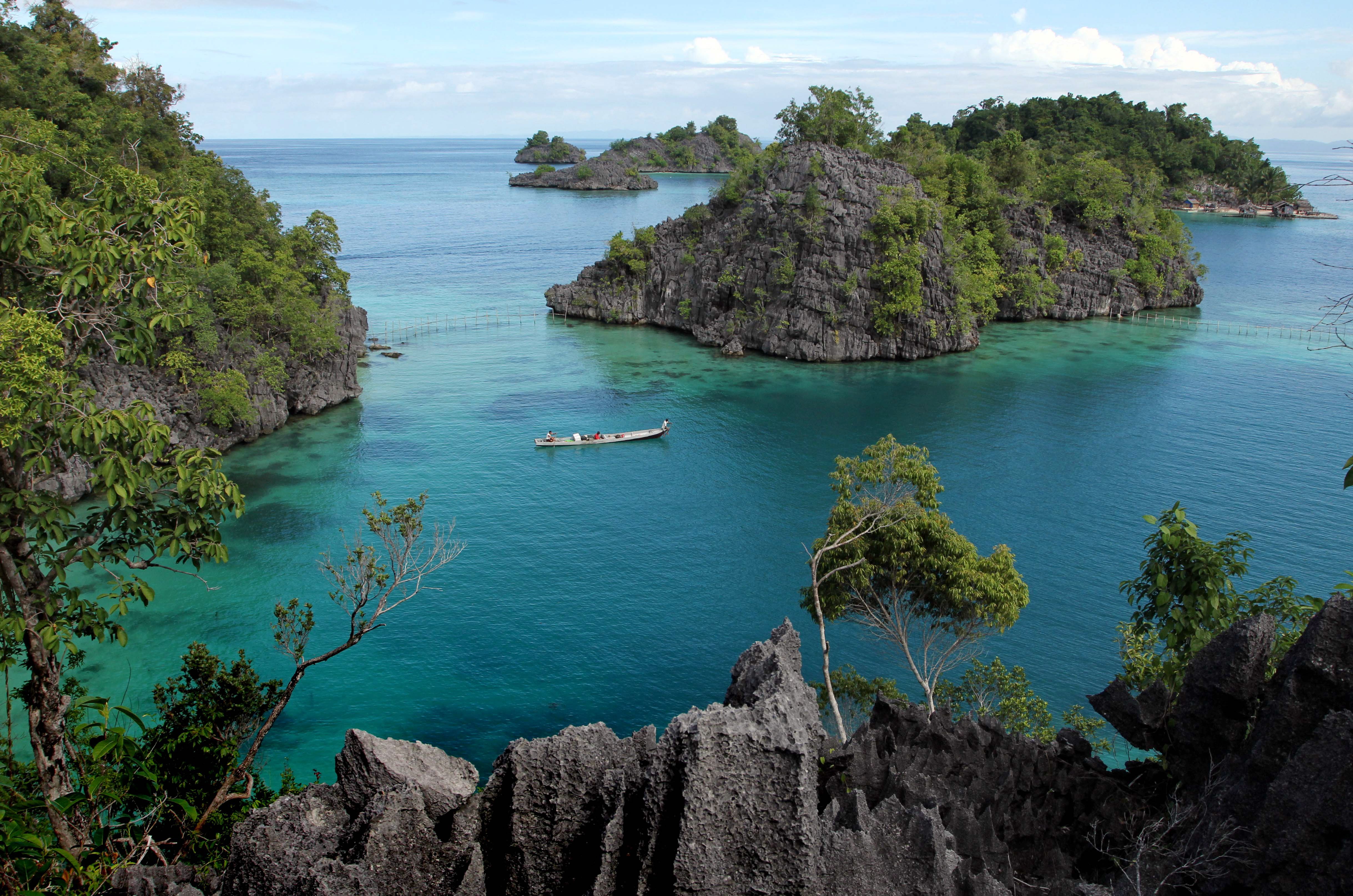Kawasan wisata Pulau Labengki, Konawe Utara, Sulawesi Tenggara.