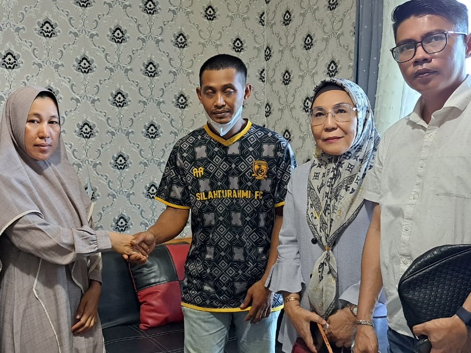 Keluarga korban dan pihak perawat.