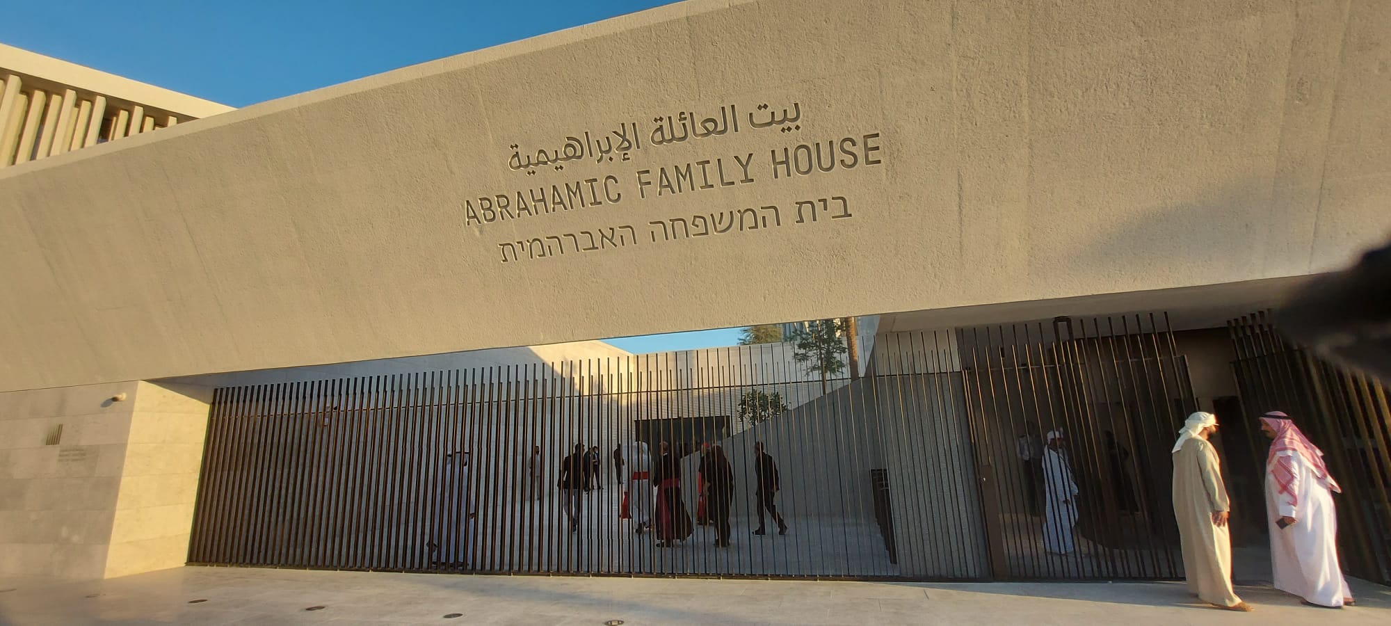 Abrahamic Family House atau Rumah Keluarga Abraham. Bertempat di Abu Dhabi, persisnya di wilayah Budaya Saadiyat Cultural District.