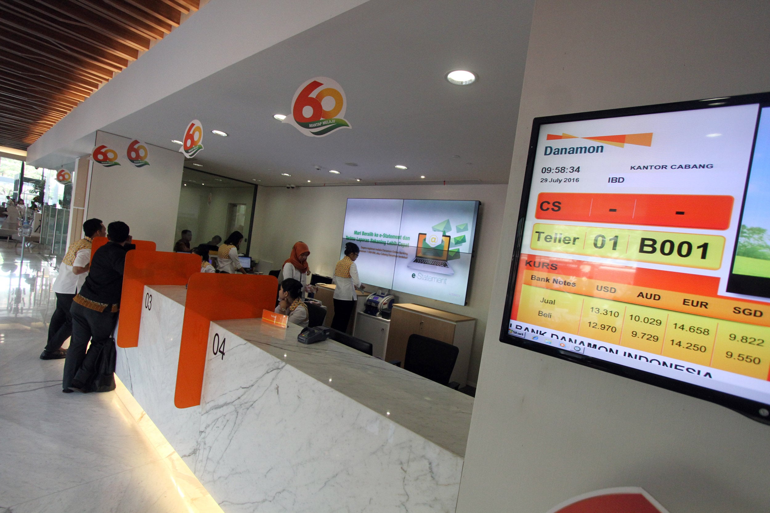 Kantor cabang Bank Danamon. Bank Danamon mengumumkan capaian laba bersih 2022 mencapai Rp3,3 triliun.