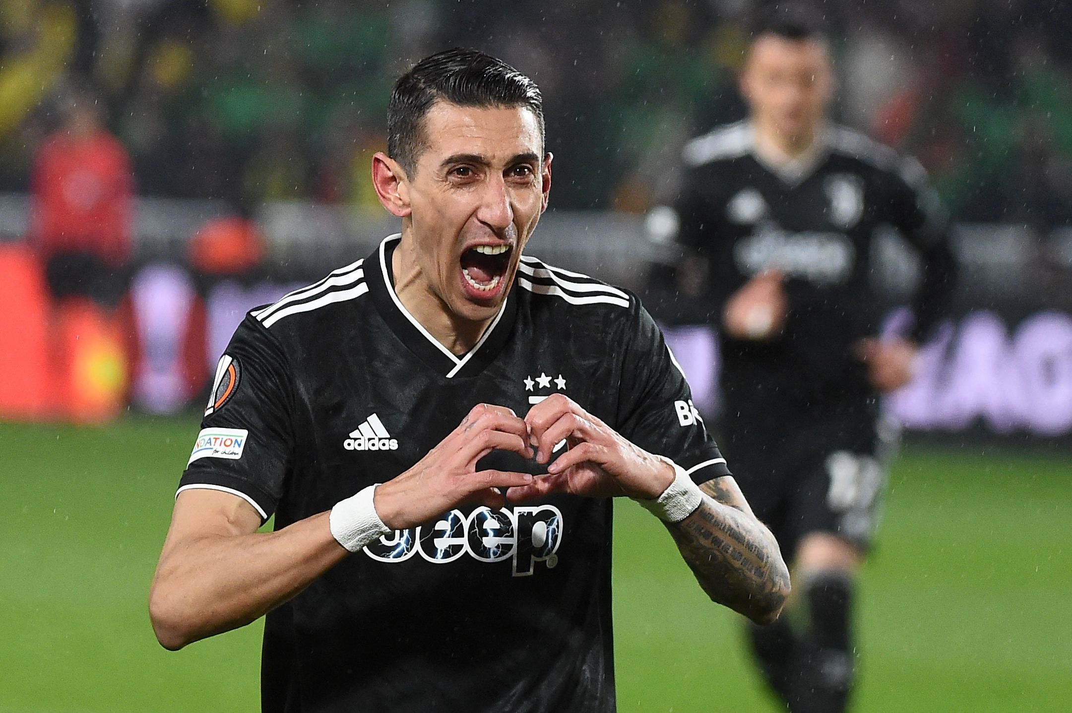 Gelandang Juventus Angel Di Maria melakukan selebrasi usai mencetak gol ke gawang Nantes di laga Liga Europa.