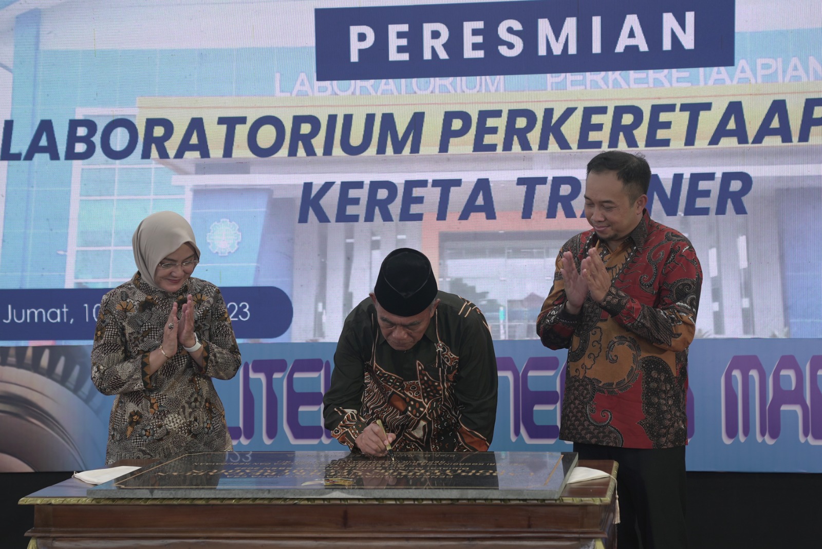 Peresmian gedung laboratorium perkeretaapian di Politeknik Negeri Madiun (PNM).